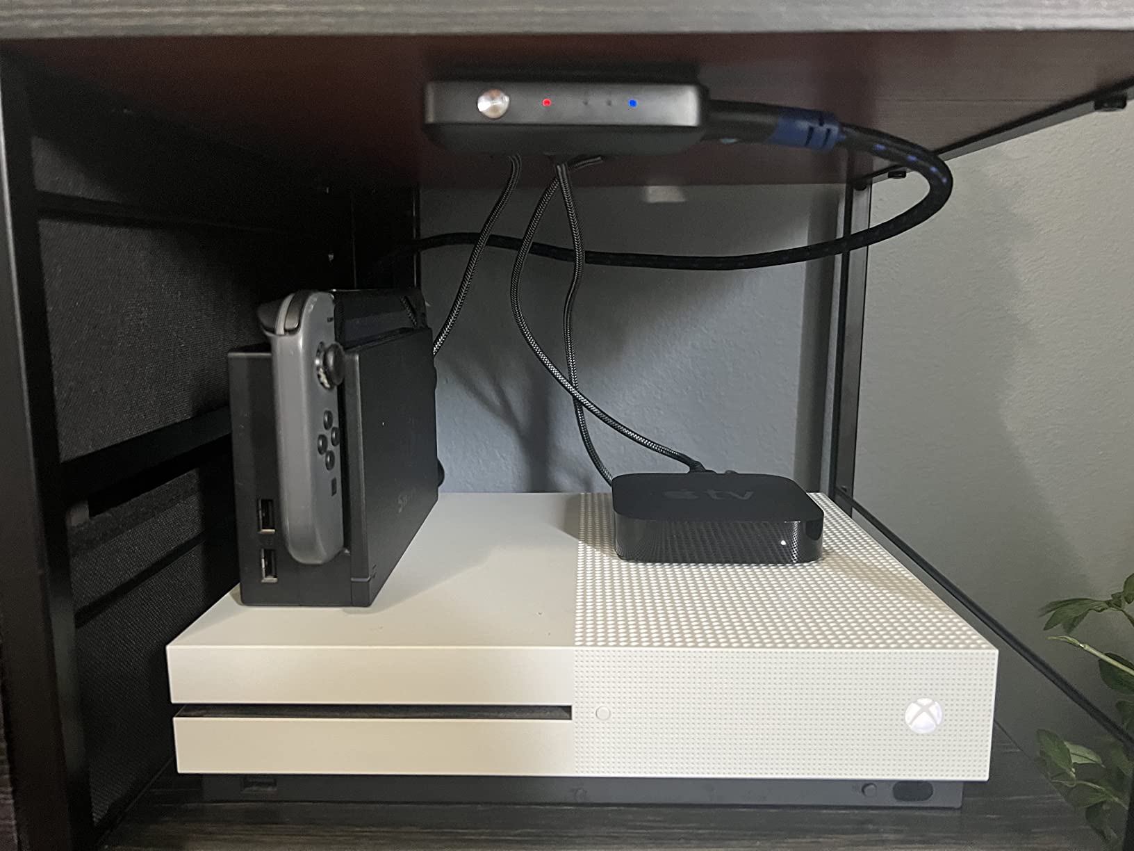 UGREEN HDMI Switch 3 in 1 Out 4K HDMI Splitter with Remote Supports HDR CEC 3D HDCP1.4 HDMI 3 Port Box Hub 4K 30Hz, Compatible with Switch/Switch 2 PS5 PS4 Xbox Fire Stick Roku Apple TV PC customer photo 1