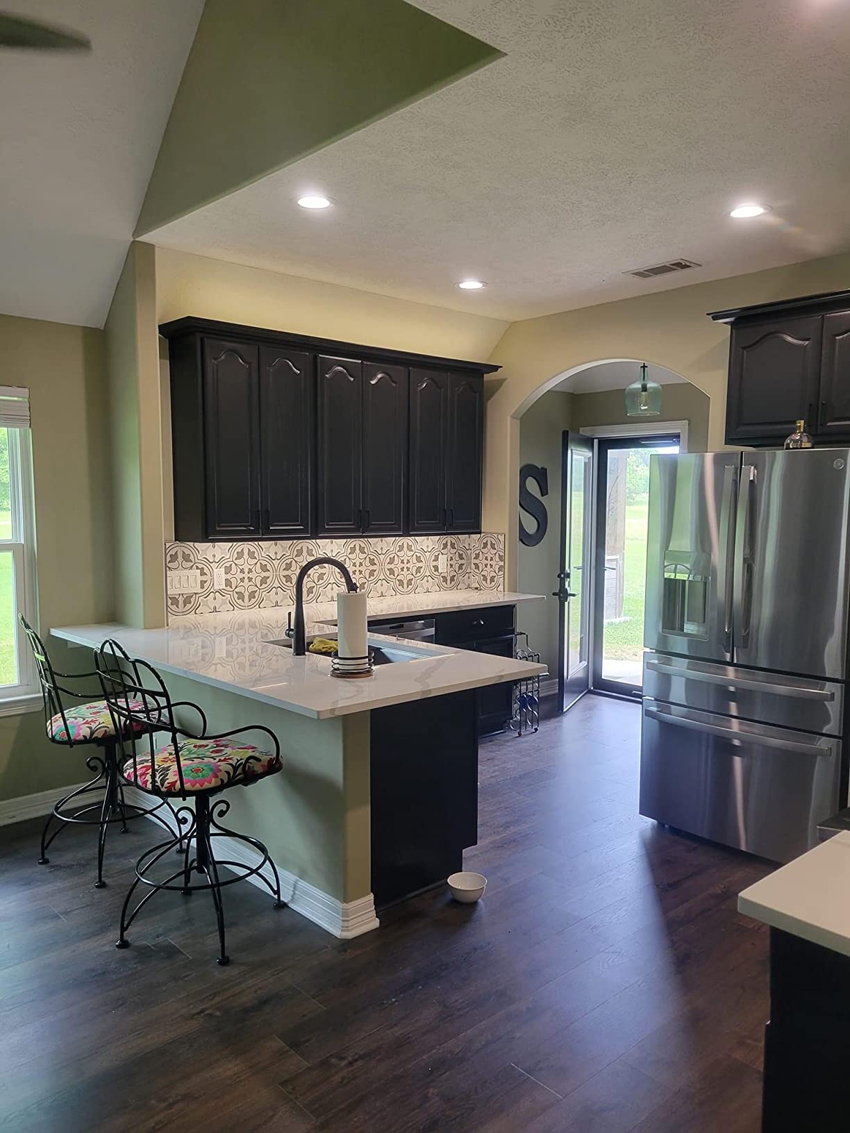 Delta Faucet Essa VoiceIQ Touchless Kitchen Faucet with Pull Down Sprayer, Smart Faucet, Alexa and Google Assistant Voice Activated, Kitchen Sink Faucet, Arctic Stainless 9113TV-AR-DST customer photo 1