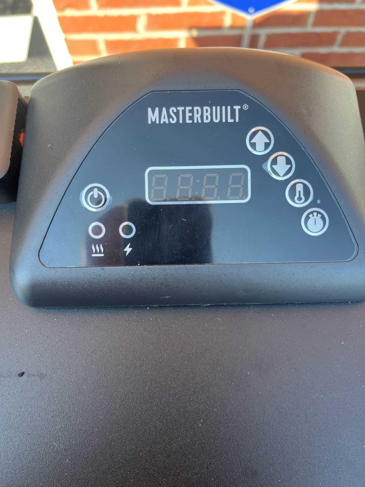 Masterbuilt 40-inch Digital Electric Vertical BBQ Smoker with Side Wood Chip Loader, Chrome Smoking Racks and 970 Cooking Square Inches in Black, Model MB20072918 customer photo 1