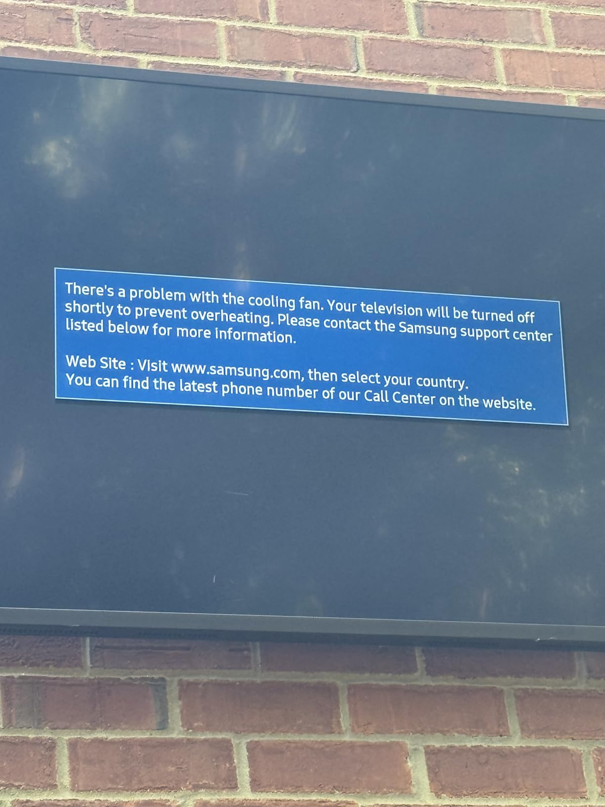 SAMSUNG 55-inch Class QLED 4K The Terrace Partial Sun Outdoor, Direct Full Array 16x, Quantum HDR 32x, Weatherproof, Wide Viewing Angle Smart TV w/ Alexa Built-in (QN55LST7TAFXZA, Latest Model) customer photo 3