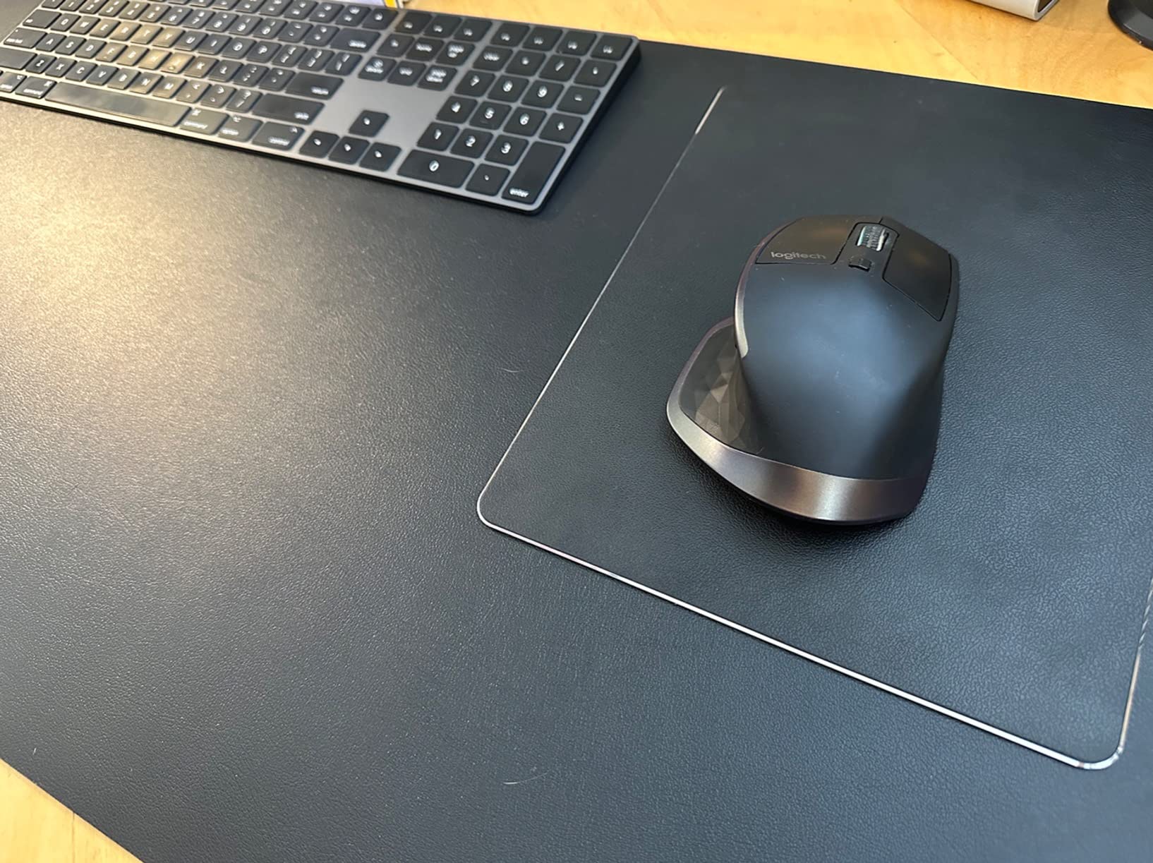 Vaydeer Hard Metal Mouse Pad for Desk Black Metal Aluminum Mouse Pad Mat Smooth Magic Ultra Thin Double Side Mouse Mat Waterproof for Gaming and Office, 9.05X7.08 Inch customer photo 2