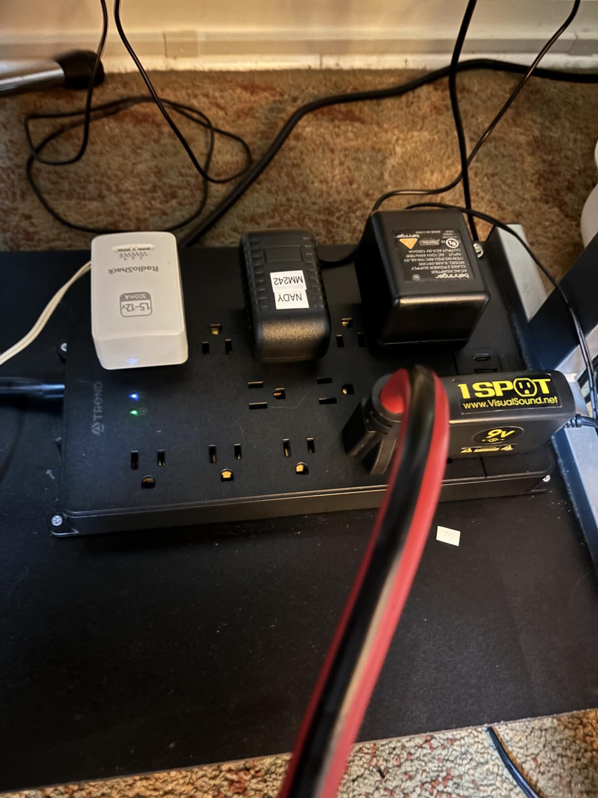 TROND Surge Protector Power Strip, 4000 Joules, ETL Listed, 13 Widely-Spaced Outlets Expansion with USB C Ports, Low-Profile Flat Plug, Wall Mountable, 5ft Extension Cord, 14AWG Heavy Duty, Black customer photo 1