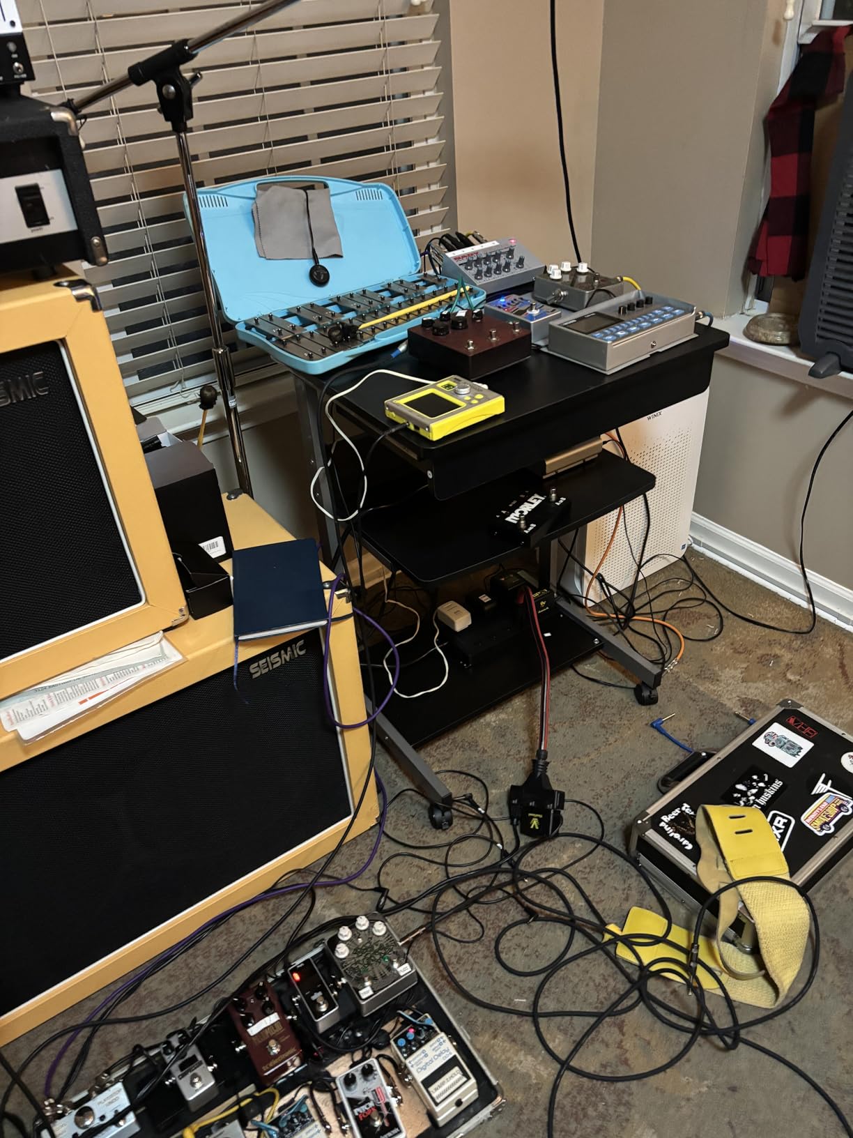 TROND Surge Protector Power Strip, 4000 Joules, ETL Listed, 13 Widely-Spaced Outlets Expansion with USB C Ports, Low-Profile Flat Plug, Wall Mountable, 5ft Extension Cord, 14AWG Heavy Duty, Black customer photo 2