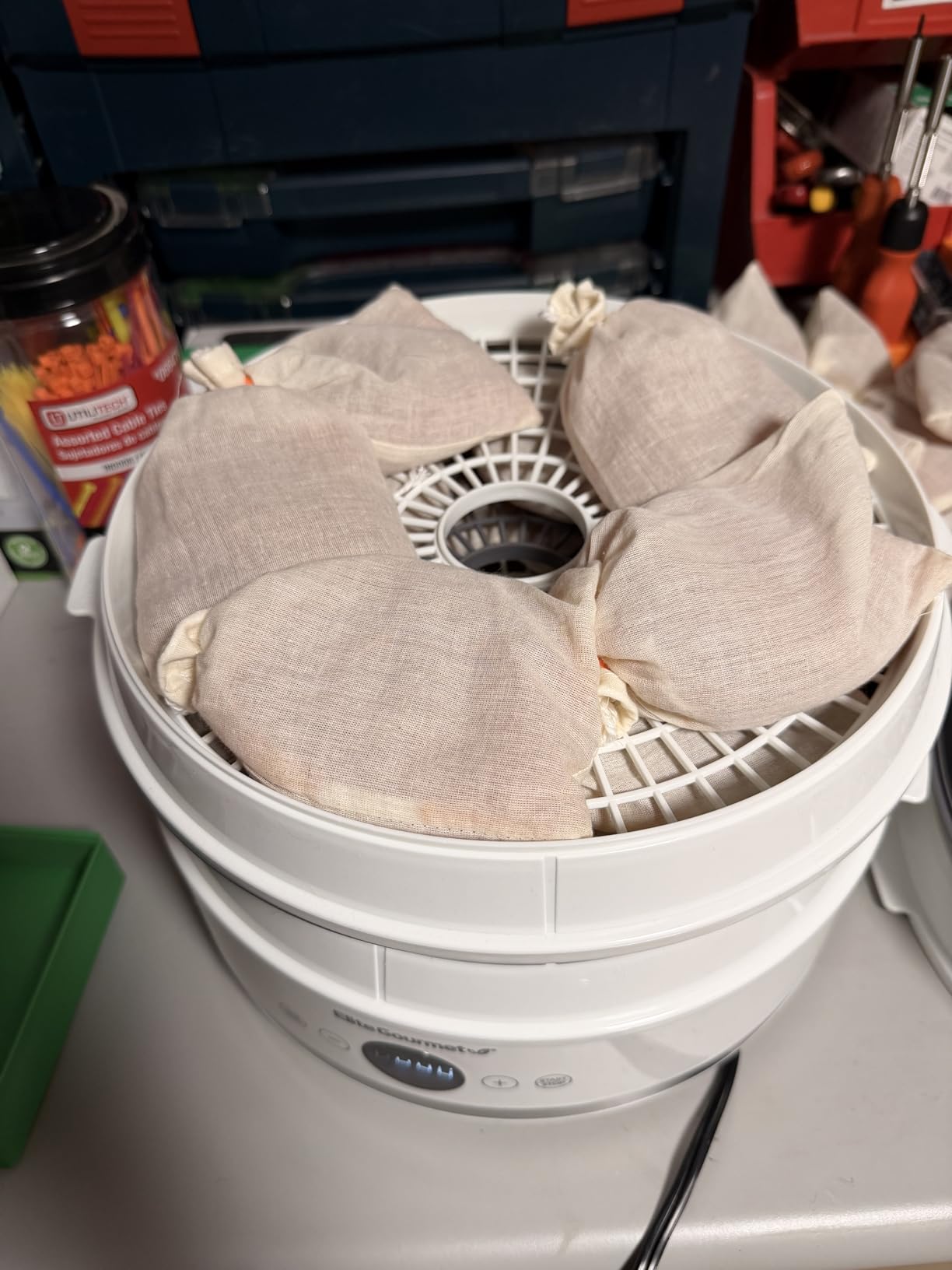 Elite Gourmet EFD319 Food Dehydrator, 5 BPA-Free 11.4