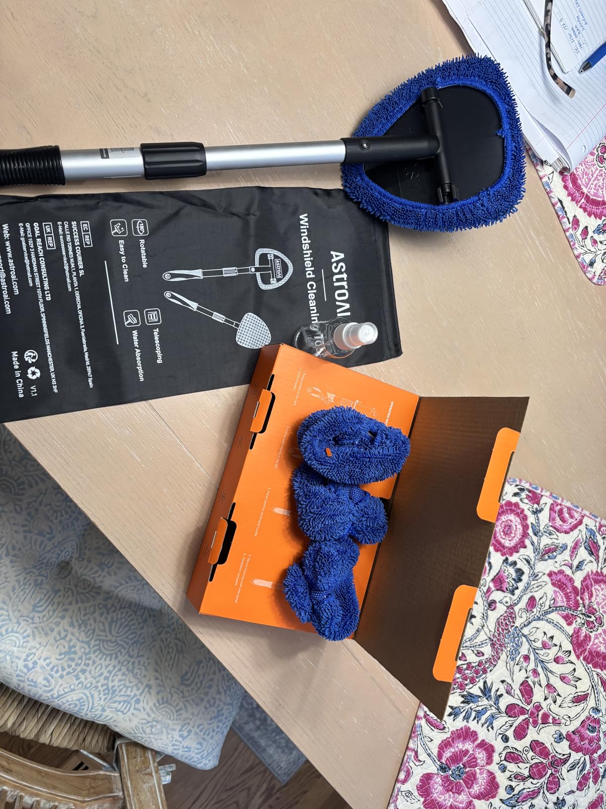 AstroAI Windshield Cleaner Tool, Car Interior Window Detailing Cleaning Kit with Extendable Handle and 4 Easy-to-Install Reusable Microfiber Pads, Auto Glass Wiper Brush Kit for Car&Home, Blue, 21in customer photo 1