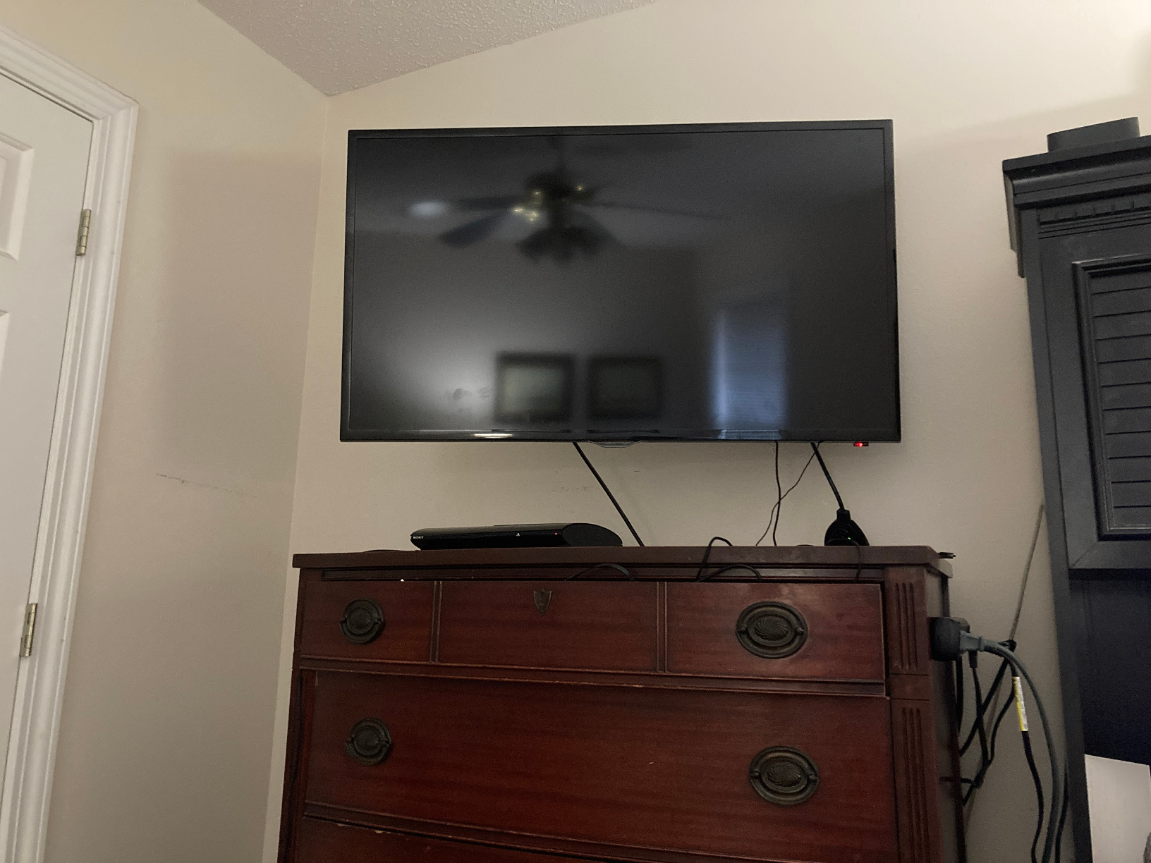 Pipishell Full Motion TV Wall Mount for 26-65 inch Flat or Curved TVs up to 77 lbs, TV Bracket Wall Mount with Articulating Arms, Extension, Tilt, Swivel, Leveling, Max VESA 400x400mm, PIMF7 customer photo 2