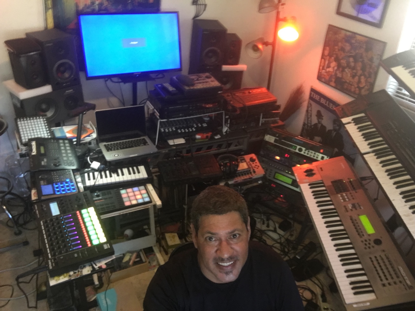 Zoom V3 Vocal Processor with Harmony, Pitch Correction, Reverb & Delay - 16 Studio Effects customer photo 1