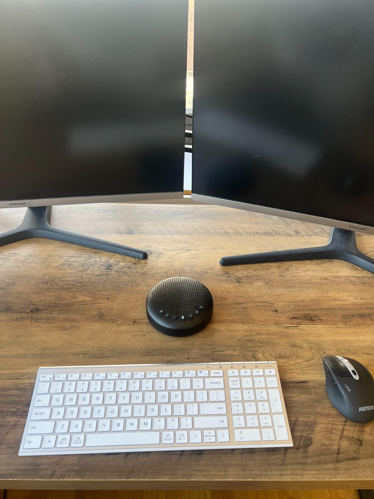 EMEET Conference Speaker and Microphone Luna 360° Voice Pickup w/Noise Reduction/Mute/Indicator USB Bluetooth Speakerphone w/Dongle for 8 People Daisy Chain for 16 Compatible with Leading Software customer photo 2