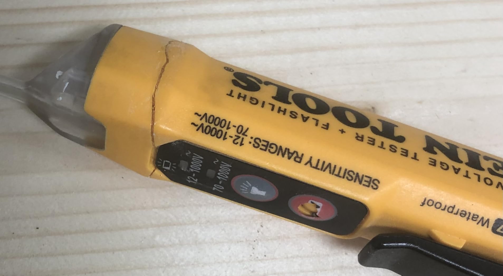 Klein Tools NCVT3P Dual Range Non Contact Voltage Tester, 12 - 1000V AC Pen, Flashlight, Audible and Flashing LED Alarms, Pocket Clip customer photo 1