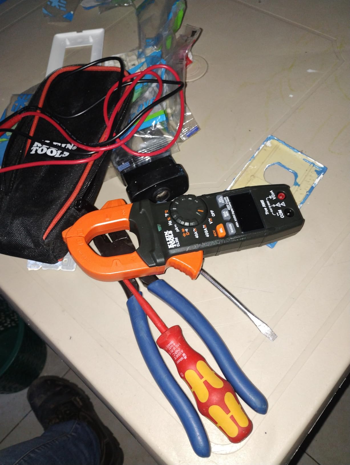 Klein Tools CL390 AC/DC Digital Clamp Meter, Auto-Ranging, 400 Amp, NCVT Tester, Hi-Viz LCD Display, TRMS, Continuity Resistance, Temperature and More customer photo 2