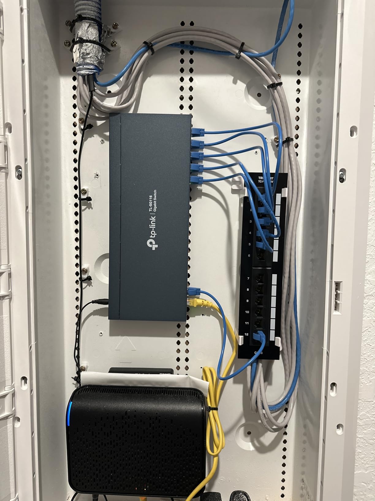 TRENDnet 12-Port Cat6 Unshielded Patch Panel,TC-P12C6V, Wall Mount,Included 89D Bracket,Vertical or Horizontal Installation, Compatible w/ Cat5e & Cat6 RJ45 Cabling, 110 IDC Type Terminal Blocks Black customer photo 1