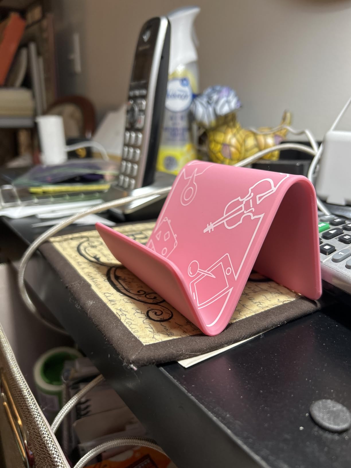 AirGLO Flex Flap - Adjustable, Portable Phone Stand for Travel, Home, Desk, Bed, Treadmill, iPad, Tablet customer photo 1