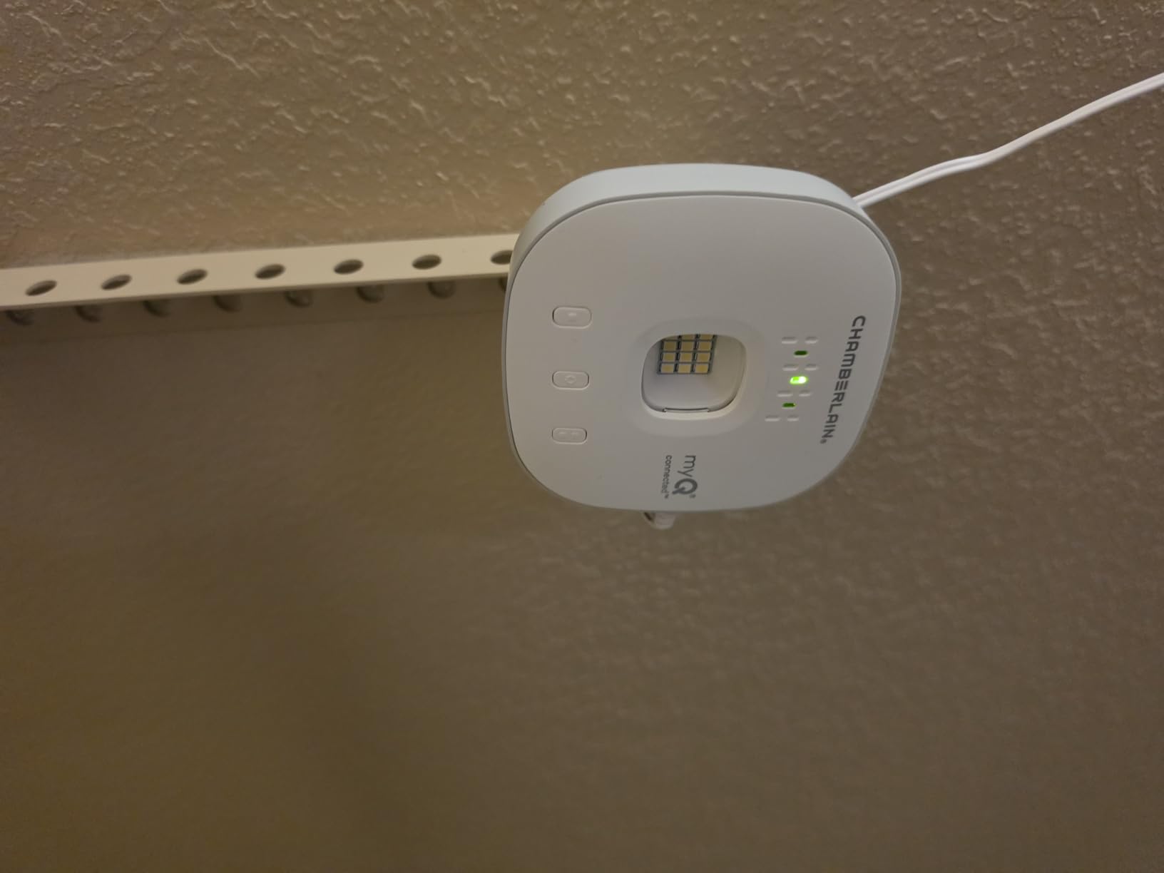 CHAMBERLAIN Smart Garage Control - Wireless Garage Hub and Sensor with Wifi & Bluetooth - Smartphone Controlled, myQ-G0401-ES, White customer photo 1