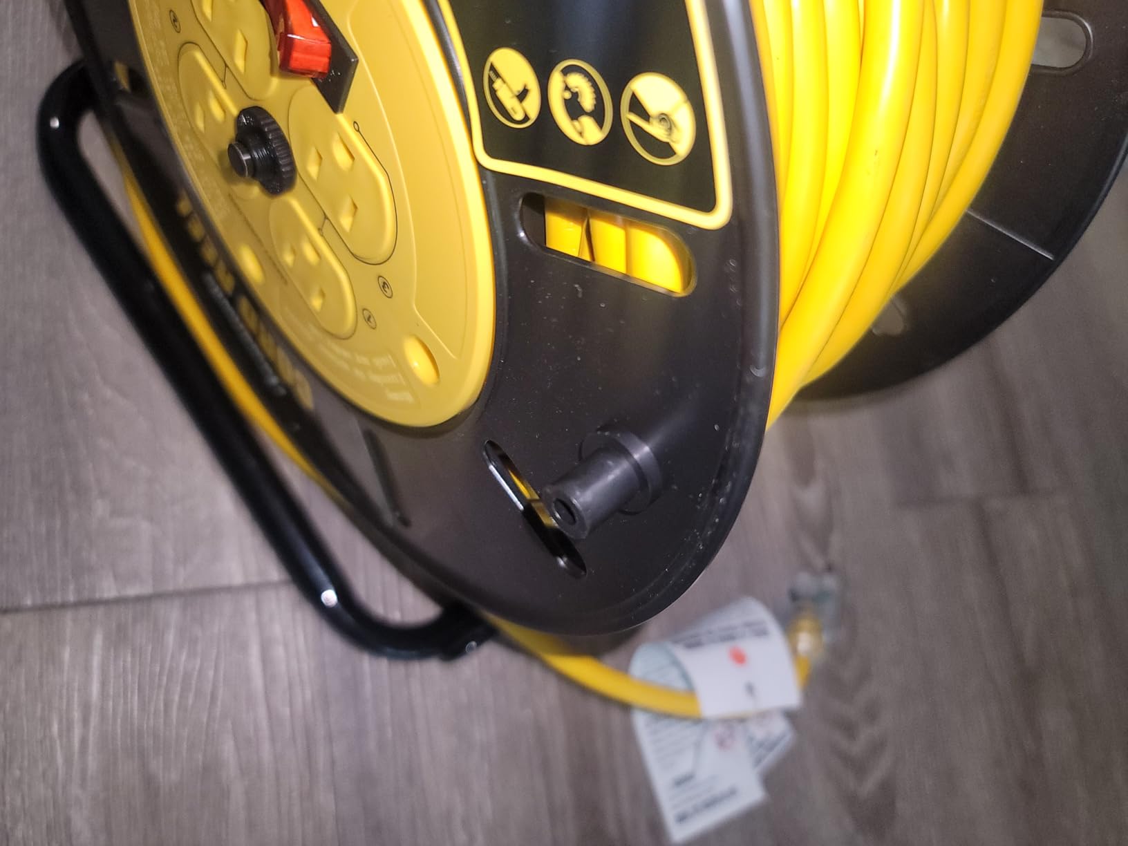 DEWENWILS Retractable Extension Cord Reel, 80FT Heavy Duty Open Cord Reel for Indoor Outdoor, 14/3 AWG SJTW, 4 Grounded Outlets, 13 Amp Circuit Breaker,Handle Rewind, Metal Stand, ETL Listed customer photo 2