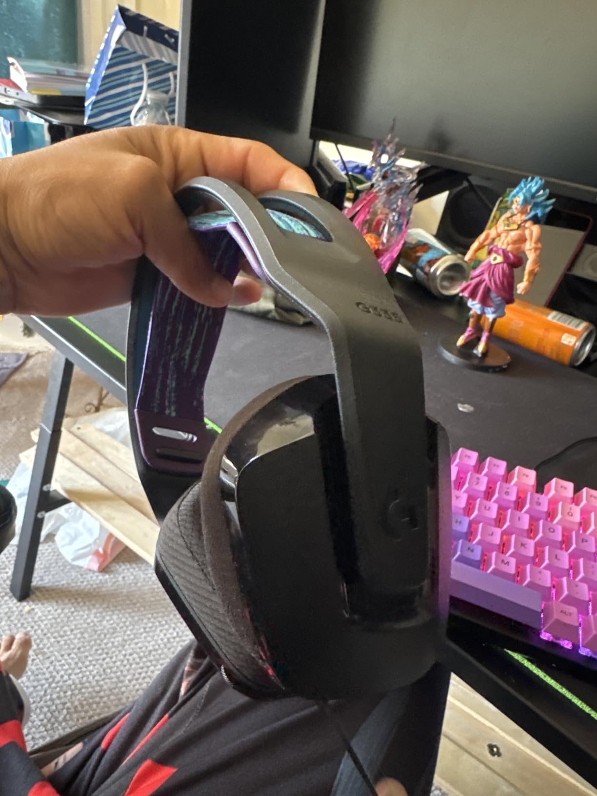 Logitech G335 Wired Gaming Headset - Lightweight, Flip to Mute Microphone, Memory Foam Earpads, 3.5mm Audio Jack customer photo 2