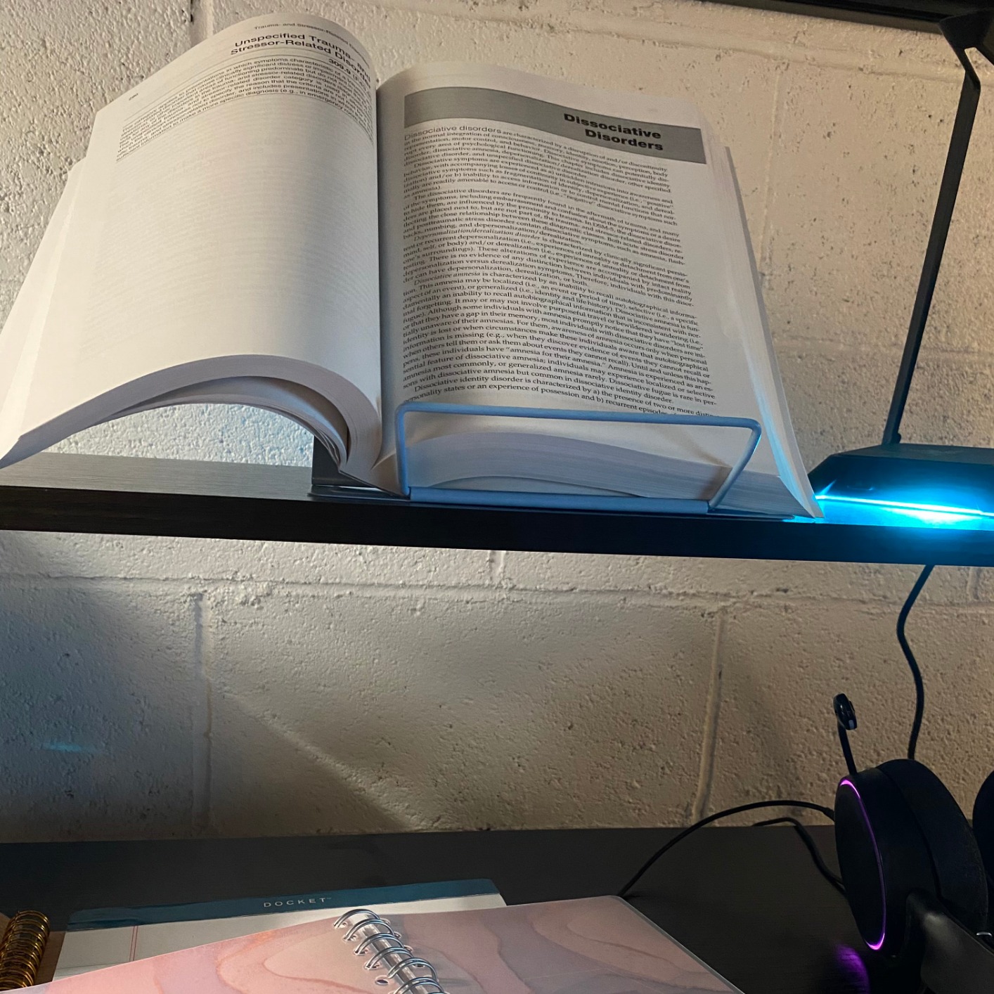 MSDADA 1PC Desk Book Stand Metal Reading Rest Book Holder Adjustable Cookbook Documents Holder Portable Sturdy Bookstands for Recipes Textbooks Tablet Music Books with Page Clips (Black) customer photo 1