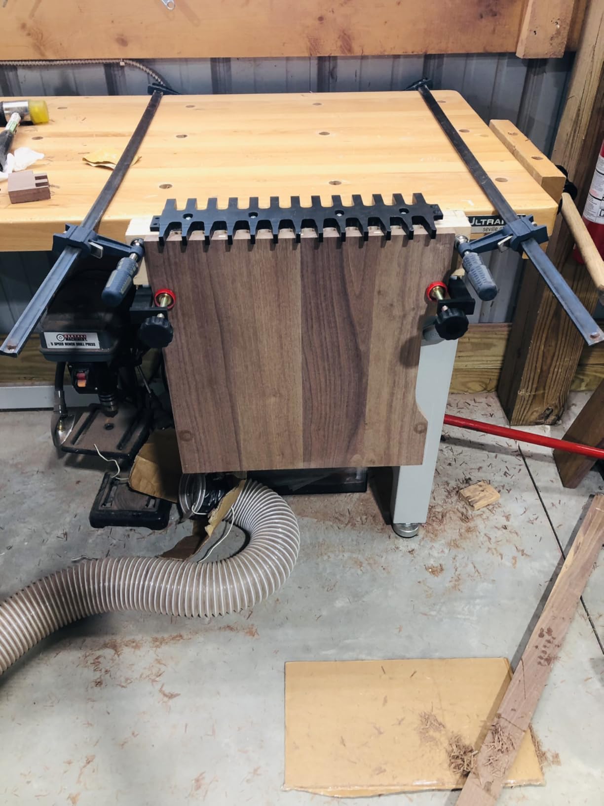Peachtree Dovetail Jig Master System with Two Anodized Aluminum Tracks, Two Clamps, Router Bits & Template customer photo 2