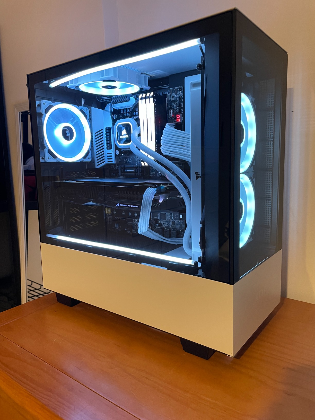 NZXT Internal USB Hub 3 - Expands 4 USB 2.0 Ports - Sleek Multifunctional Design - SATA Power Connection - Plug and Play customer photo 1