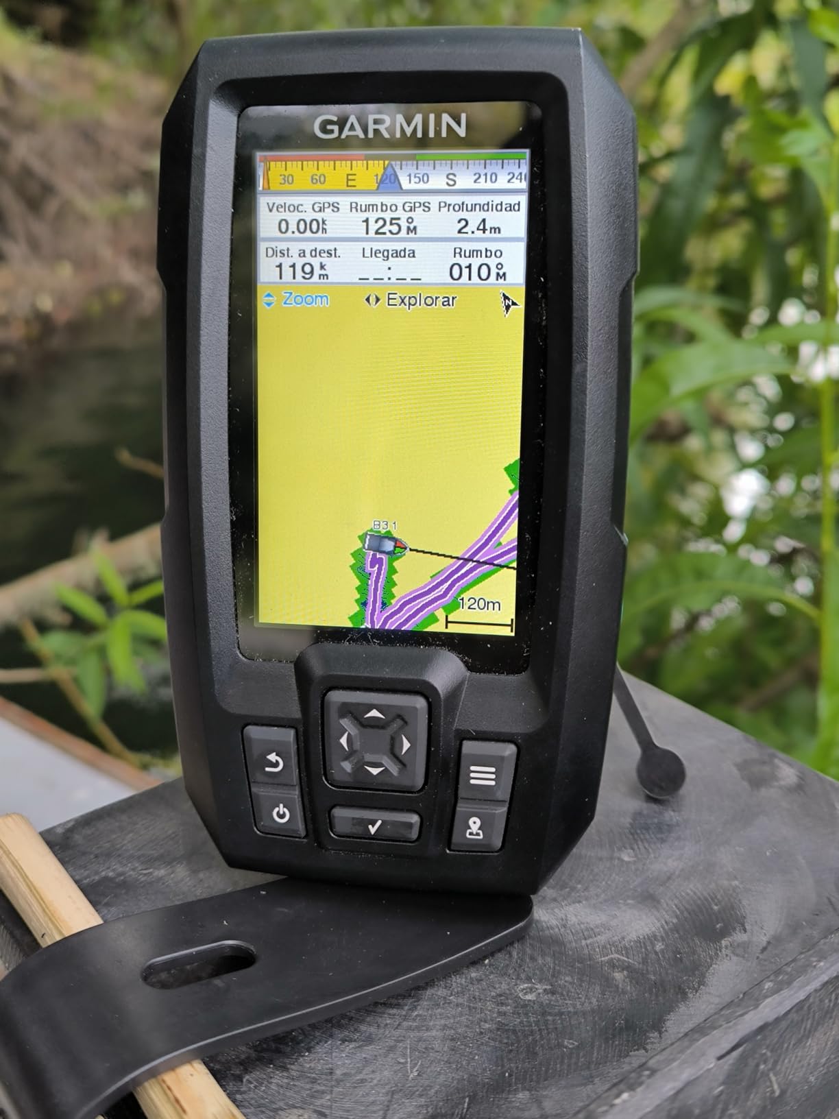 Garmin Striker Vivid 4cv, Easy-to-Use 4-inch Color Fishfinder and Sonar Transducer, Vivid Scanning Color Palettes - 010-02550-00 customer photo 1