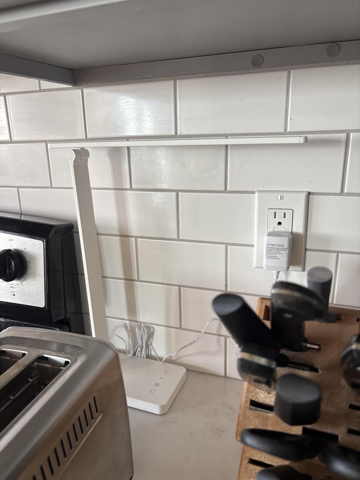 Lepro LED Desk Lamp, Metal Desk Light 9.5W 800lm, Forbes Vetted Best Task Lamp, 5 Color Modes 5 Brightness Level, Dimmable Home Office Desktop Lamp for Reading, Crafting, Sewing, Puzzle, Nail, White customer photo 1