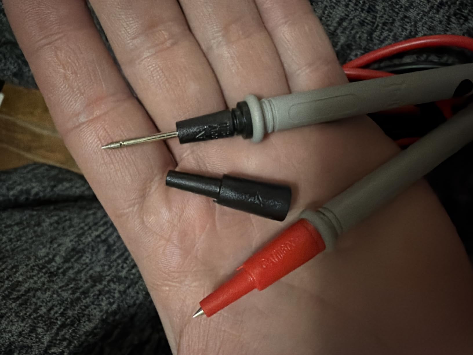 AstroAI Digital Clamp Meter Multimeter 4000 Counts Auto-ranging Amp Tester Measuring AC/DC Voltage & Current, Resistance, Capacitance, Frequency, Continuity, Live Wire Test, NCV Detection, Blue customer photo 2