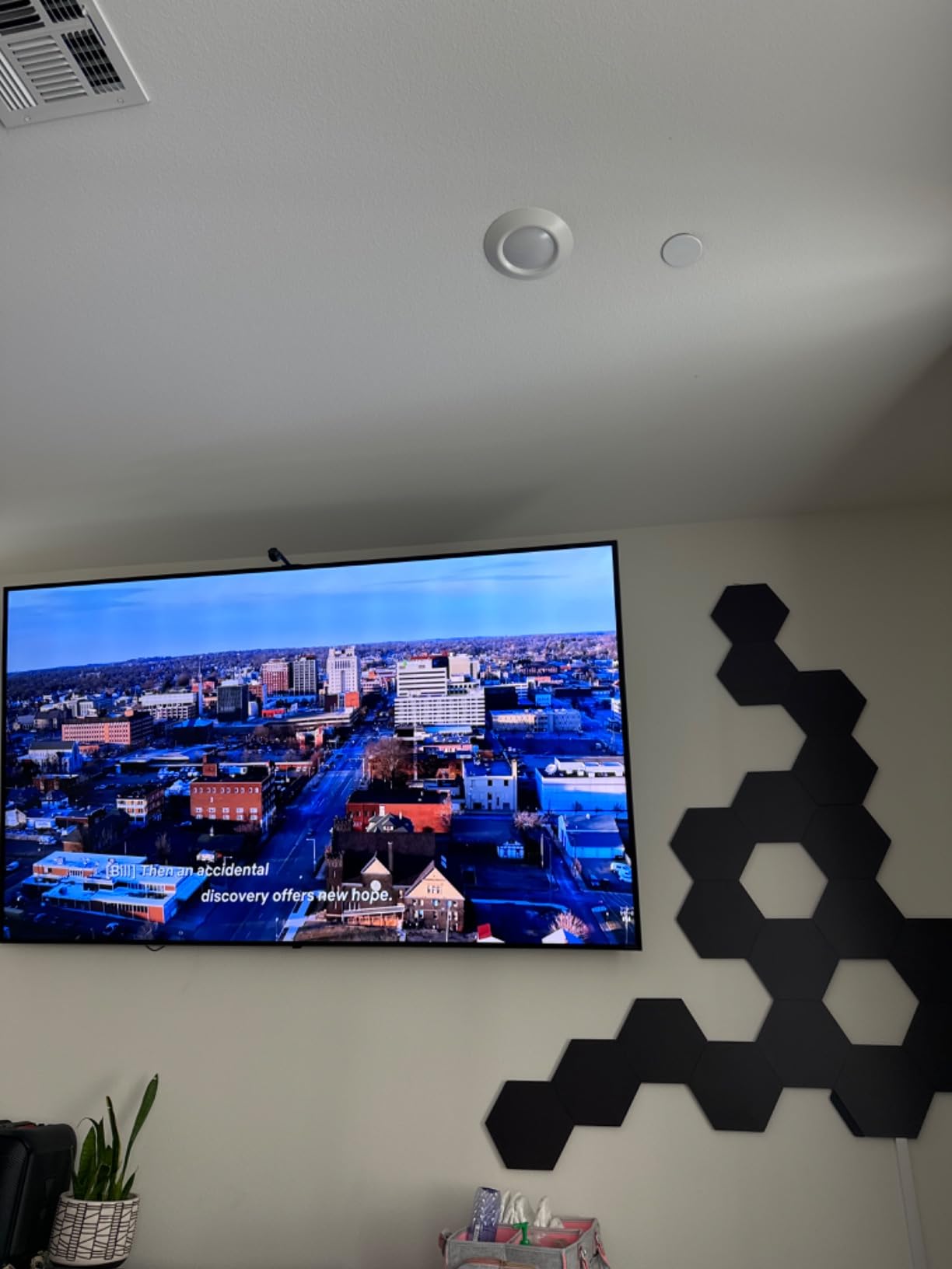 Nanoleaf Shapes LED Wall Lights, RGBW Smart Wall Panels with 16M+ Color, Compatible with Alexa & Google Assistant, Music Sync, DIY Gaming Light for Home Decor (Hexagons Smarter Kit 7 Pack) customer photo 2