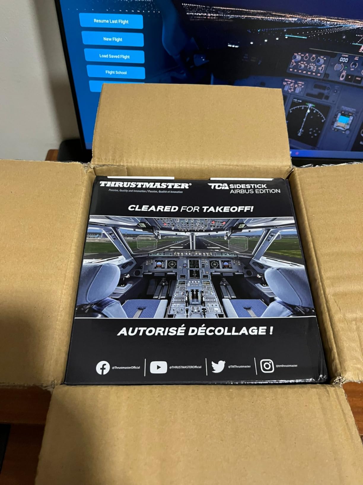 Thrustmaster TCA Quadrant Add-On Airbus Edition Control Panel - PC | 15 functions, flaps & speed brake, landing gear, trim, autobrake, 2 axes, 10 buttons, magnetic sensors, non-slip feet customer photo 2