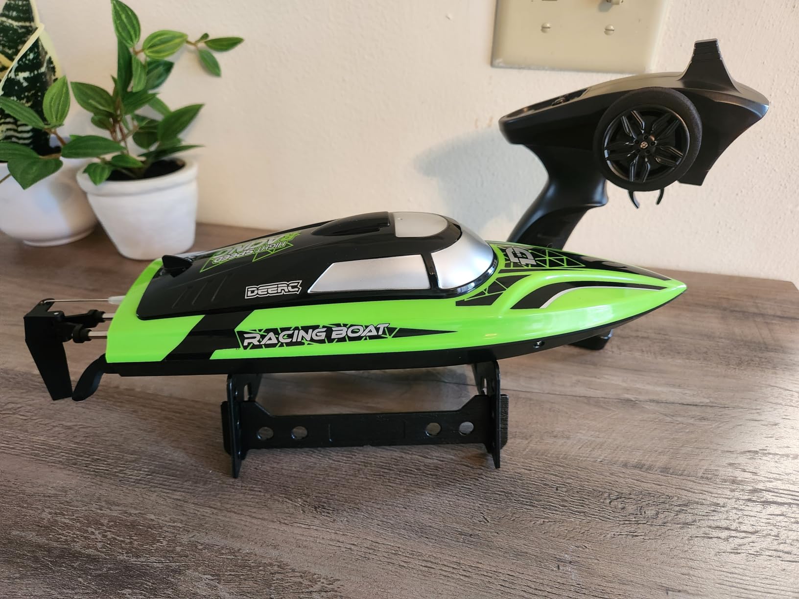 DEERC RC Boat with LED Light, 30+ Mins, Self Righting Remote Control Boat for Pools & Lakes, 20+ MPH, 2.4GHz Racing Boats, 2 Battery, Pool Toys for Kids, Radio Controlled Watercraft customer photo 1