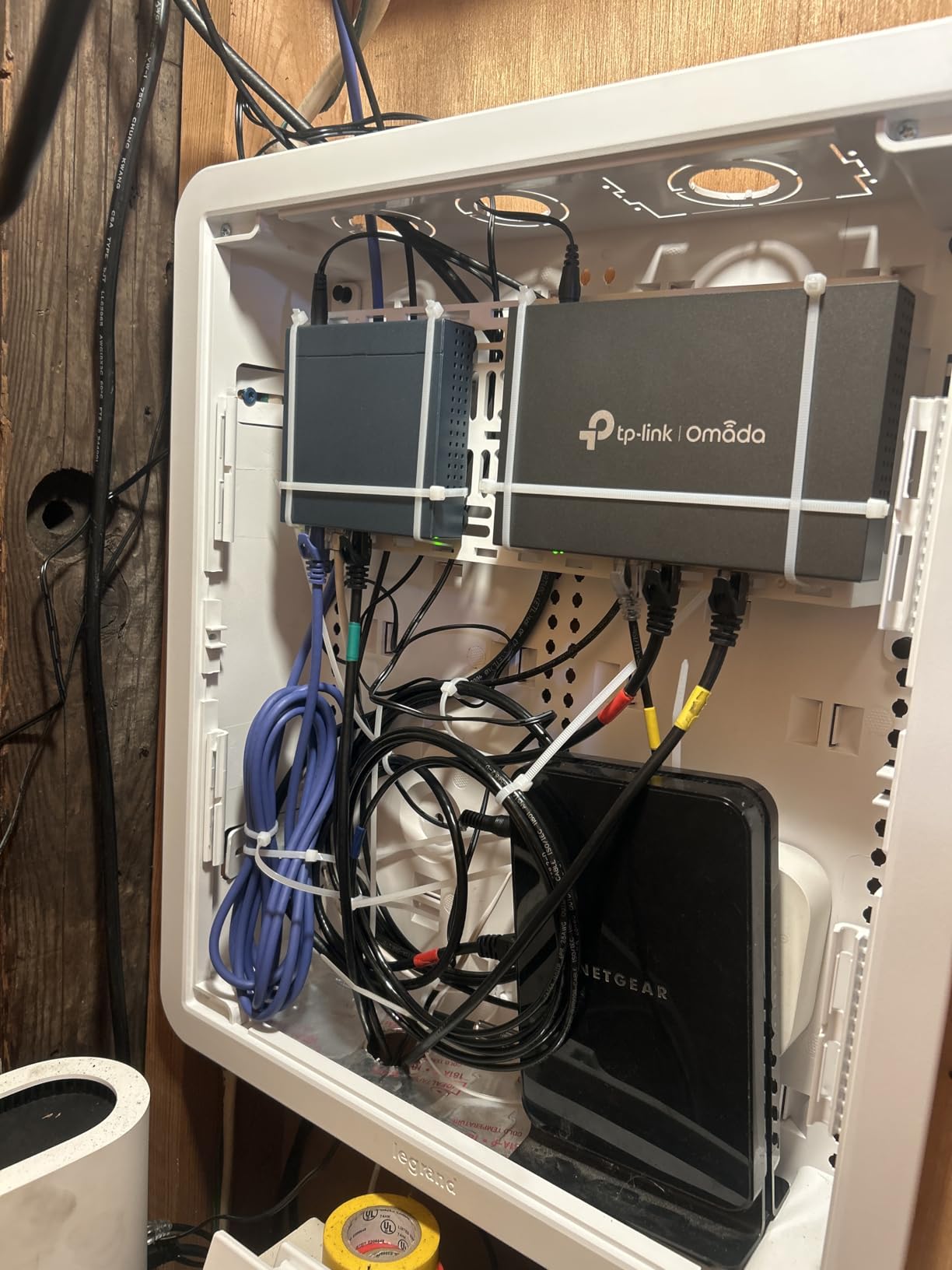 TP-Link ER605 V2 Wired Gigabit VPN Router, Up to 3 WAN Ethernet Ports + 1 USB WAN, SPI Firewall SMB Router, Omada SDN Integrated, Load Balance, Lightning Protection customer photo 1