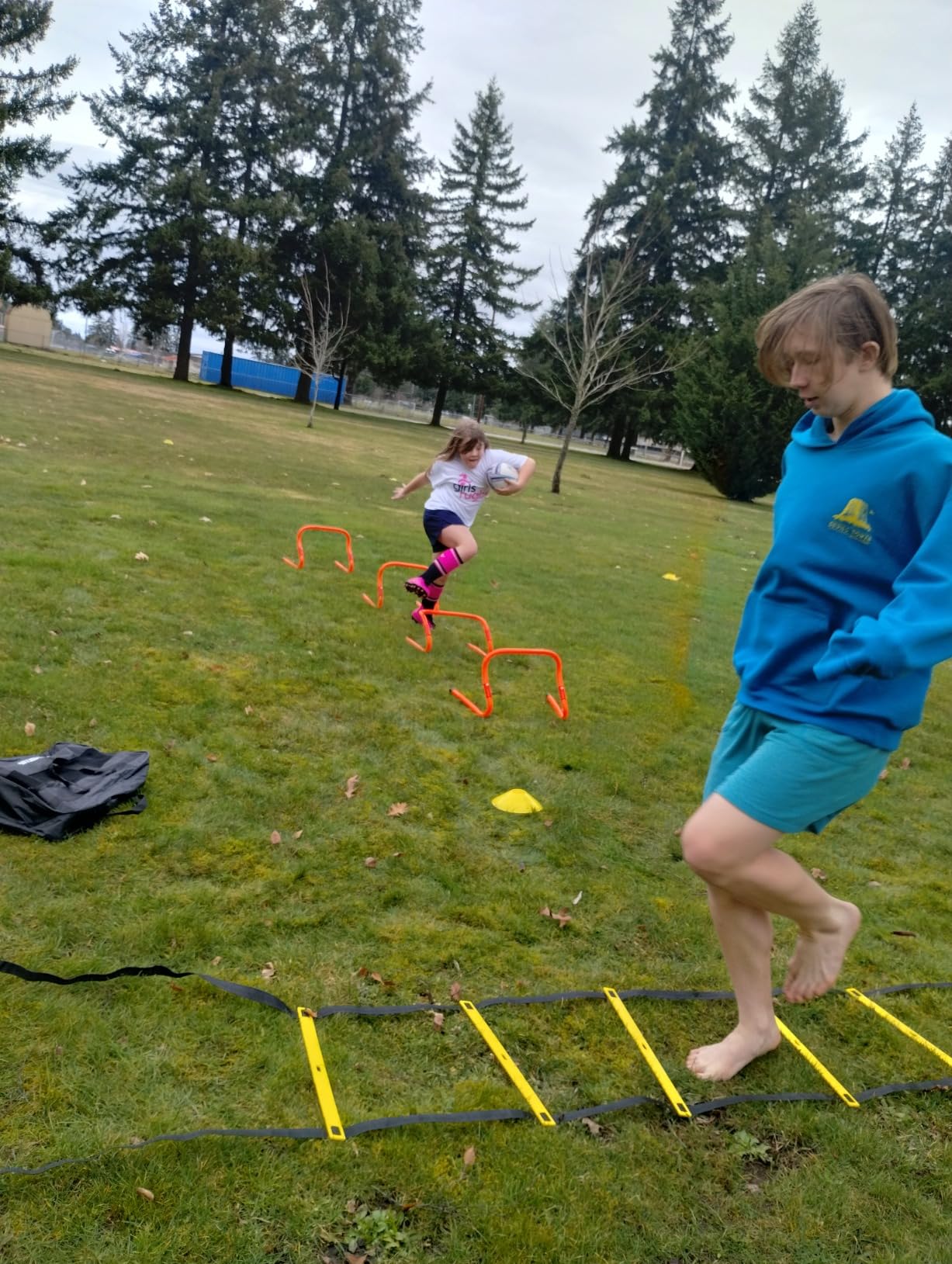 X-UMEUS Agility Ladder Speed Training Equipment Set-20ft Agility Ladder,12 Soccer Cones,4 Hurdles, Jump Rope, Running Parachute| Basketball Football Soccer Training Equipment for Kids Youth Adults customer photo 2