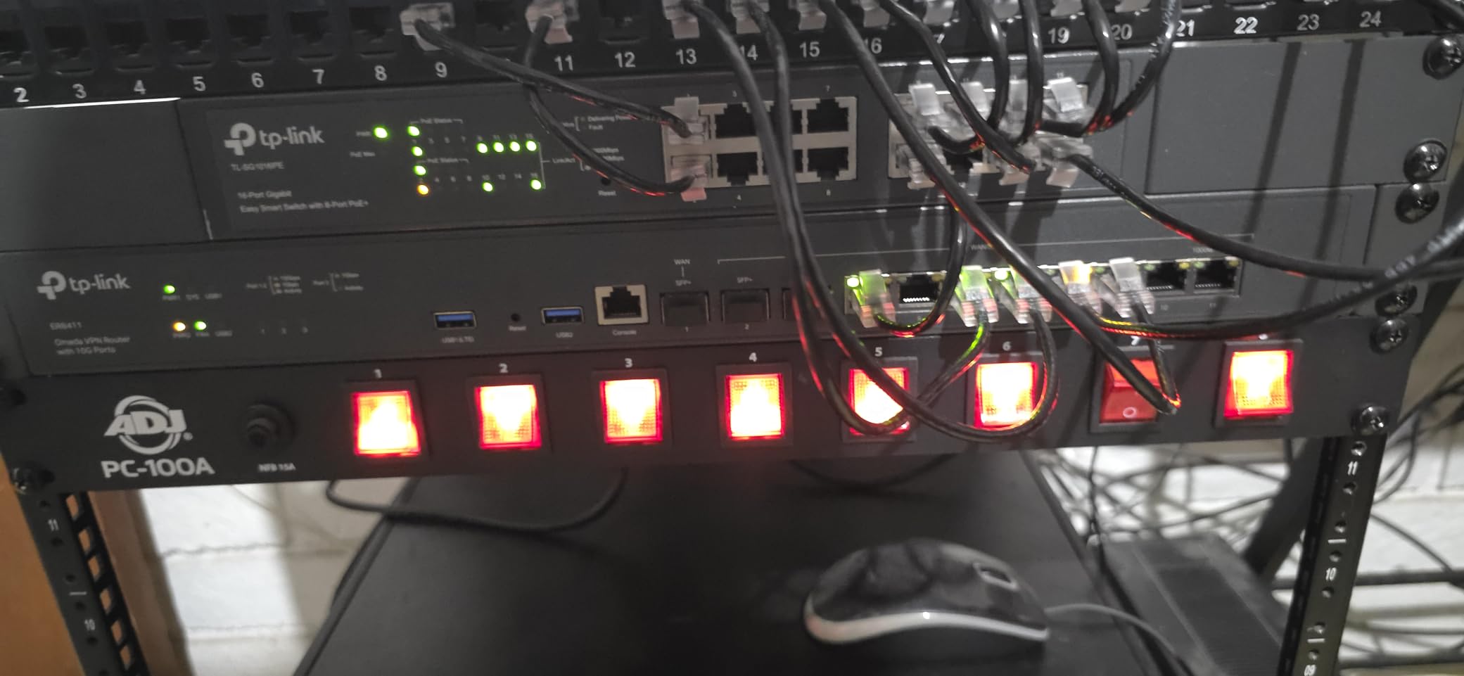 TP-Link ER7206 Multi-WAN Professional Wired Gigabit VPN Router Increased Network Capacity SPI Firewall Omada SDN Integrated Load Balance Lightning Protection customer photo 1