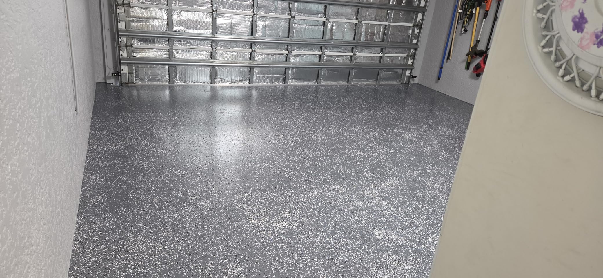 Rust-Oleum 365186 EPOXYSHIELD Garage Floor Coating Kit, 2.5 Car, Gloss Dark Gray customer photo 1