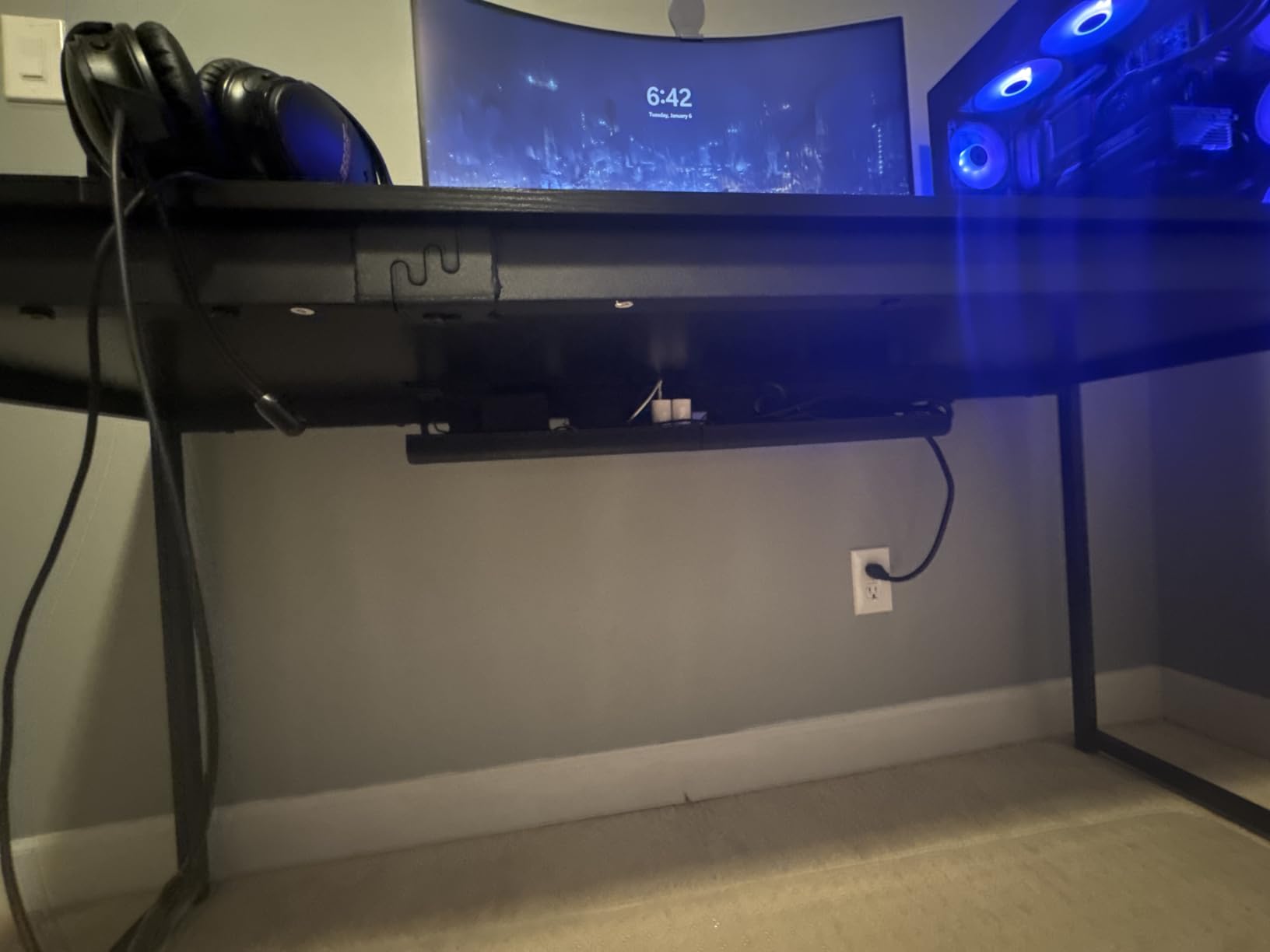 YECAYE Large Under Desk Cable Management,Easy Install Cable Management Under Desk with 4 Cord Holders & 6 Ties,Child & Pet-Safe Cord Hider,Wire Organizer,Wire Cover Tray,White customer photo 1