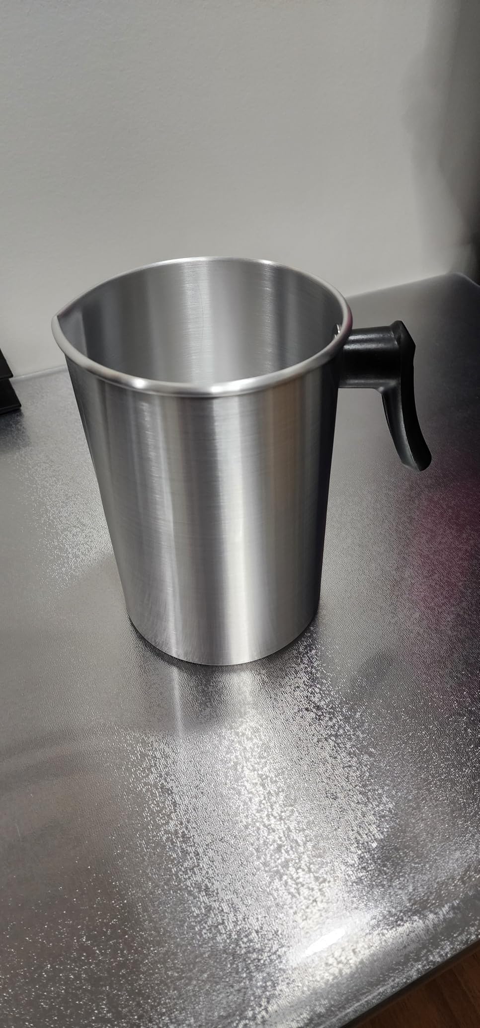 AGLARY Candle Making Pouring Pot, Double Boiler Aluminum Candle Wax Melting Pitcher,Holds for 4 Pounds Wax,with Heat-Resistant Handle and Dripless Pouring Spout,Wax melt containers,3L customer photo 2