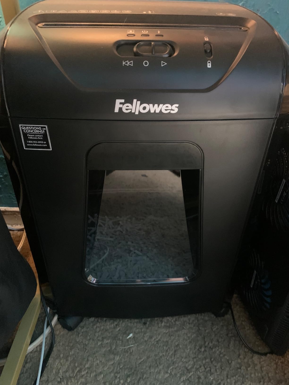 Fellowes 14C10 14-Sheet Cross-Cut Home Office Paper Shredder customer photo 2