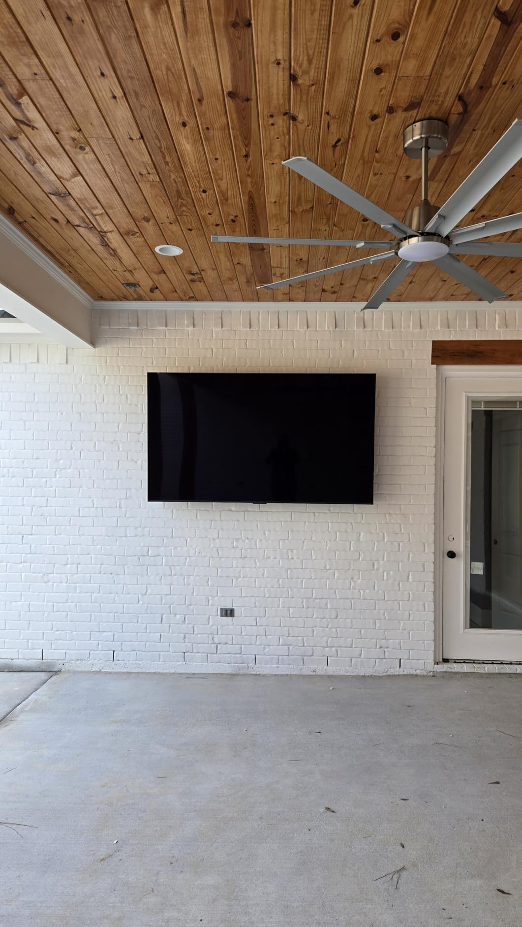 Mount-It! The Beast Heavy Duty Full Motion TV Wall Mount for 100 and 98 Inch TVs, 60 to 110 inch Screens up to 275 lbs, Dual Arm 39 inch Extension, VESA 100x100 to 800x600, Fits 16 to 24 inch Studs customer photo 1
