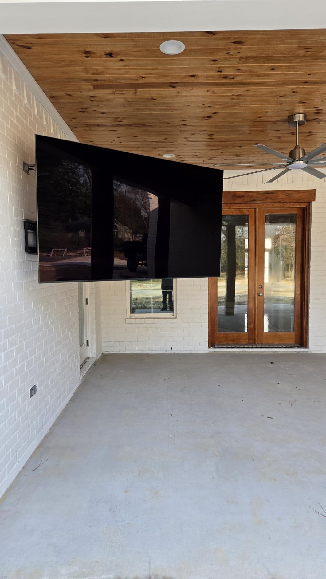 Mount-It! The Beast Heavy Duty Full Motion TV Wall Mount for 100 and 98 Inch TVs, 60 to 110 inch Screens up to 275 lbs, Dual Arm 39 inch Extension, VESA 100x100 to 800x600, Fits 16 to 24 inch Studs customer photo 2