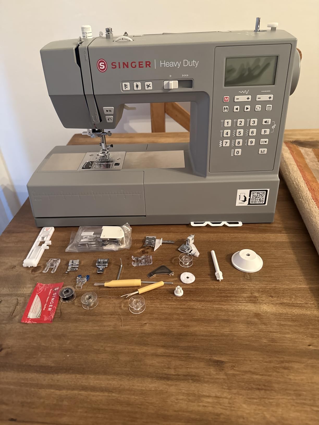 SINGER Heavy Duty 6800C Computerized Sewing Machine, 586 Stitch Applications, LCD Screen, Full Metal Frame customer photo 2