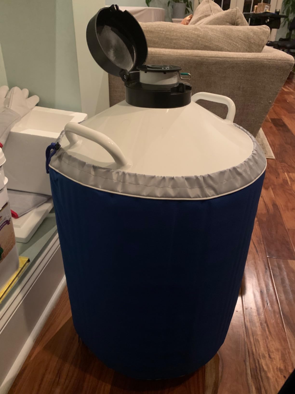 U.S. Solid 15 L Cryogenic Container Liquid Nitrogen (LN2) Dewar Semen Tank 6 Canisters Carry Bag customer photo 3