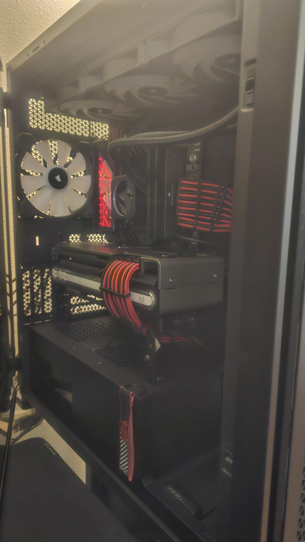 7000D Airflow Full-Tower ATX PC Case - High-Airflow Front Panel - Spacious Interior - Easy Cable Management - 3X 140mm AirGuide Fans with PWM Repeater Included - Black customer photo 2