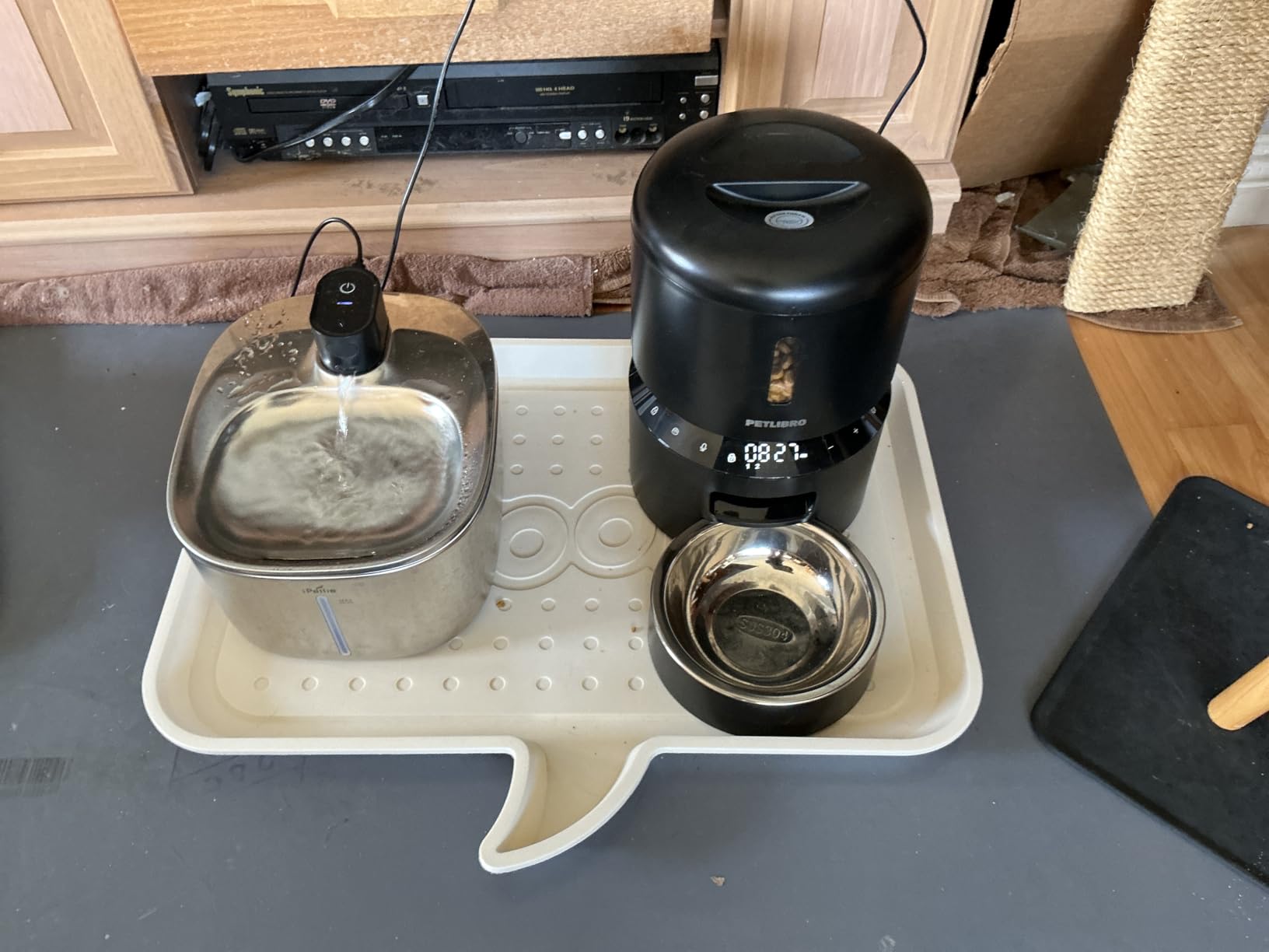 PETLIBRO Automatic Cat Feeder - 3L Programmable Pet Food Dispenser with Airtight Storage, Timed Portion Control, Voice Meal Call & Dual Power Supply, Clog-Free Healthy Feeding for Cats & Small Dogs customer photo 1