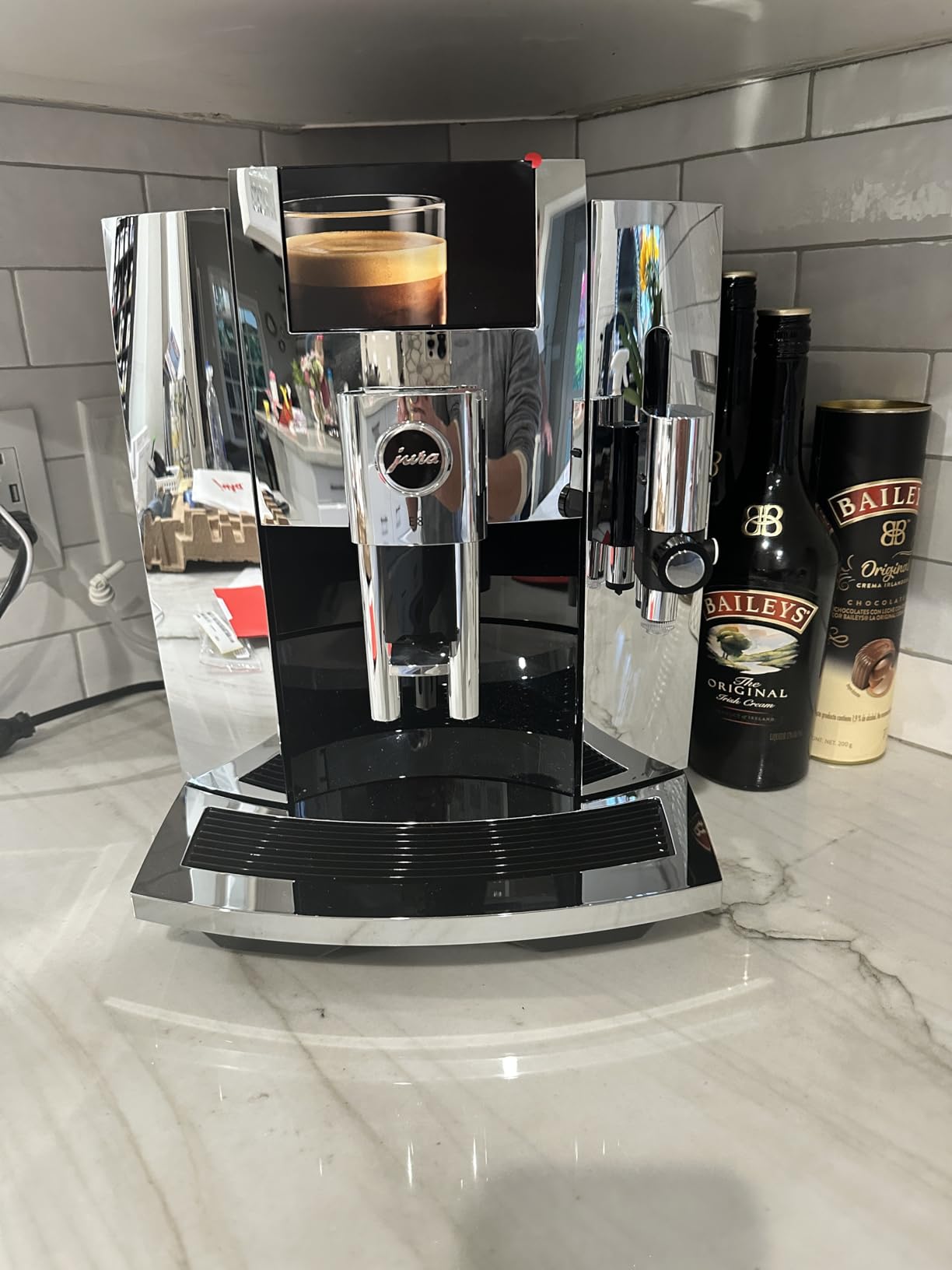 Jura E8 Automatic Espresso Machine customer photo 2