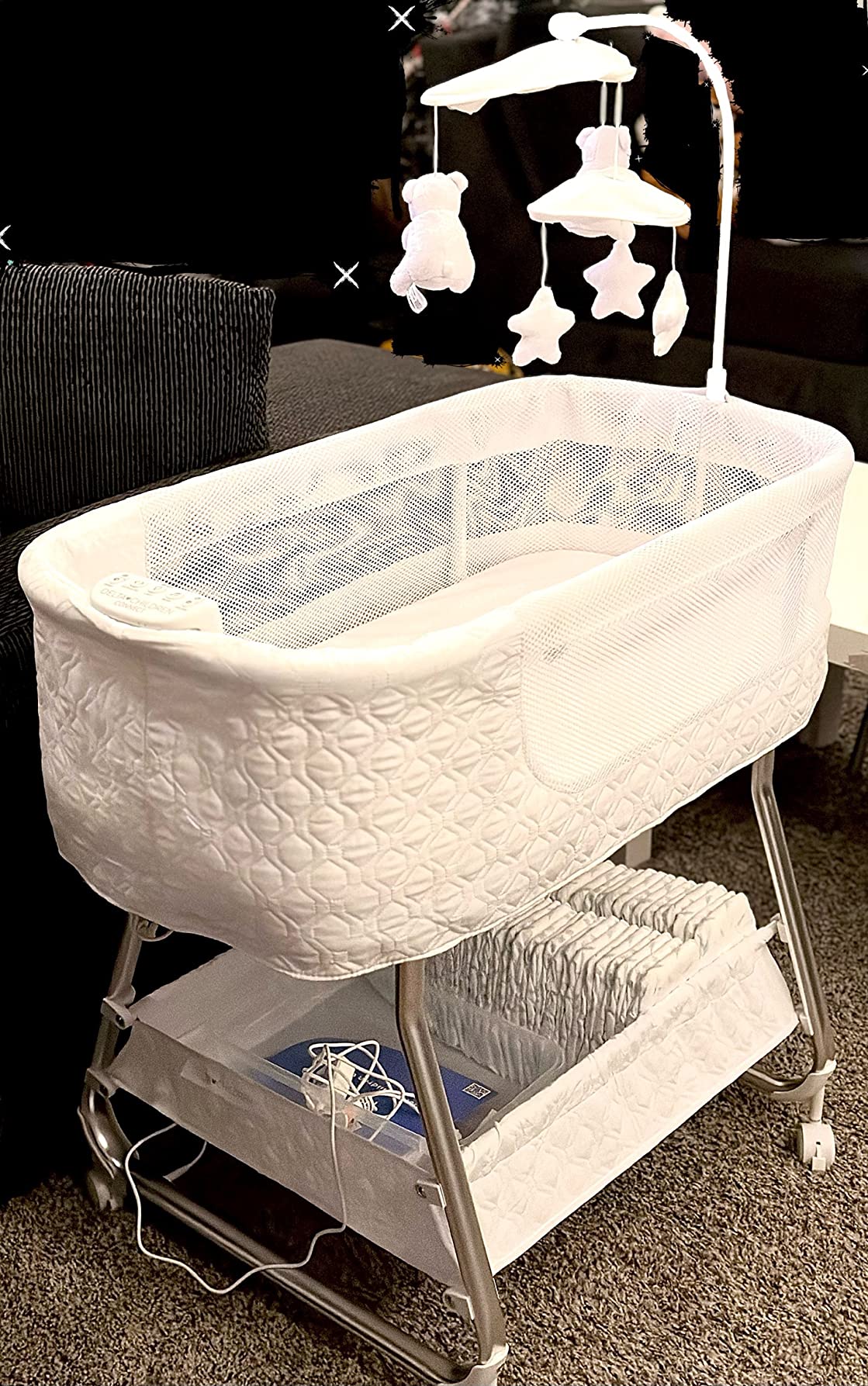 Delta Children SmartSleep Auto Glide Bassinet with Bluetooth, Alloy customer photo 2