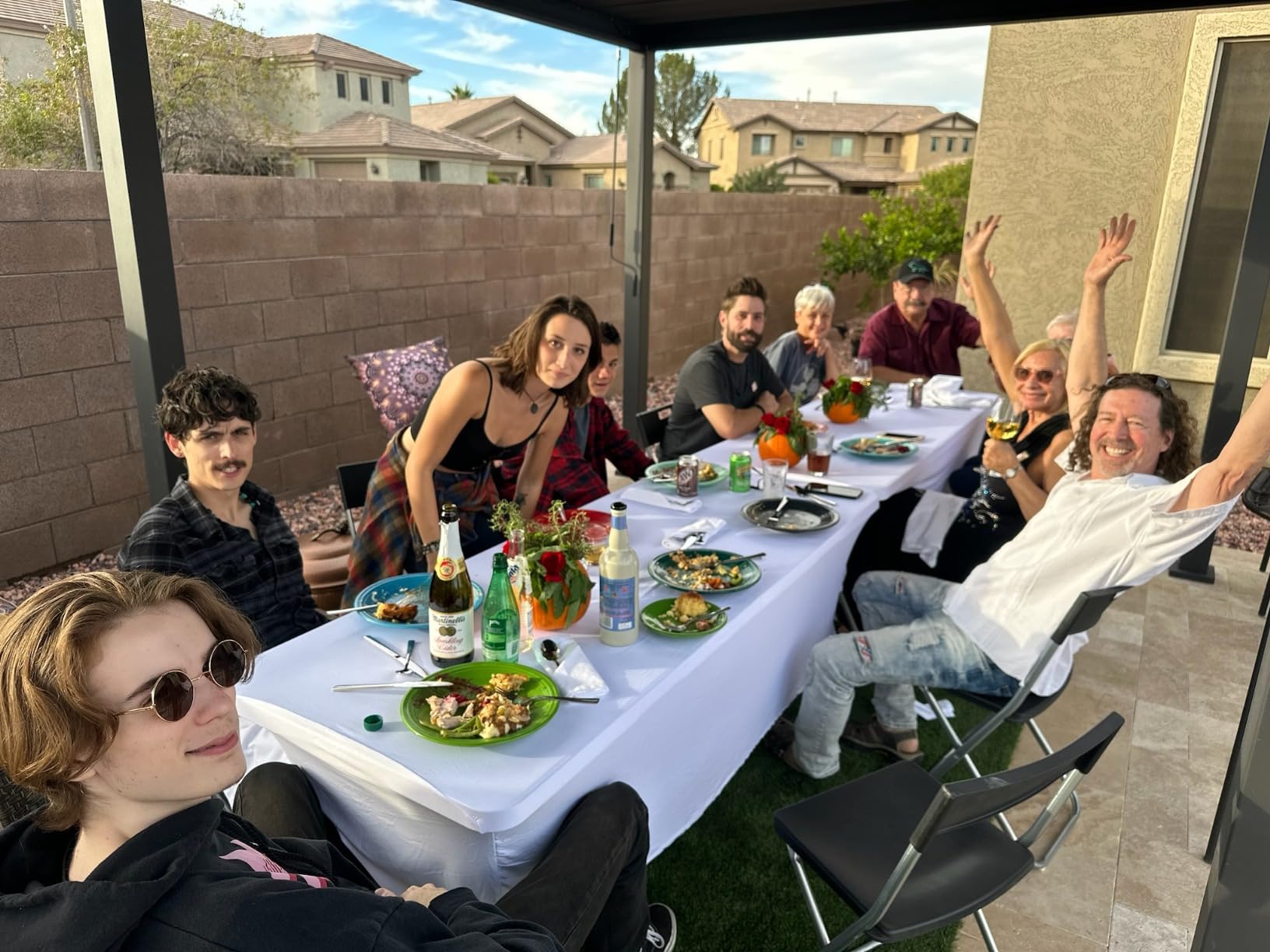 Folding Table 6ft Portable Heavy Duty Plastic Fold-in-Half Utility Foldable Table Plastic Dining Indoor Outdoor for Camping, Picnic and Party, White customer photo 1