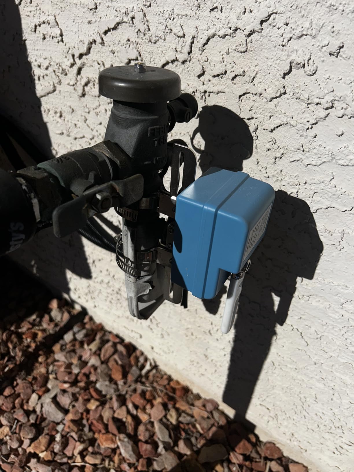 YoLink DIY Automatic Water Leak Detection & Shut-Off Starter Kit, EVO Valve Operator, Wireless Valve Controller, (3) Leak Sensors, Hub customer photo 1