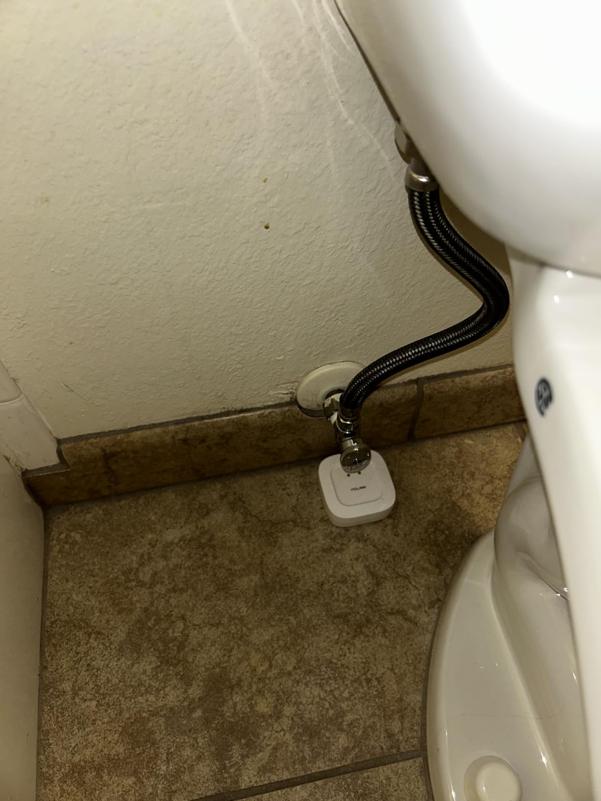 YoLink DIY Automatic Water Leak Detection & Shut-Off Starter Kit, EVO Valve Operator, Wireless Valve Controller, (3) Leak Sensors, Hub customer photo 2