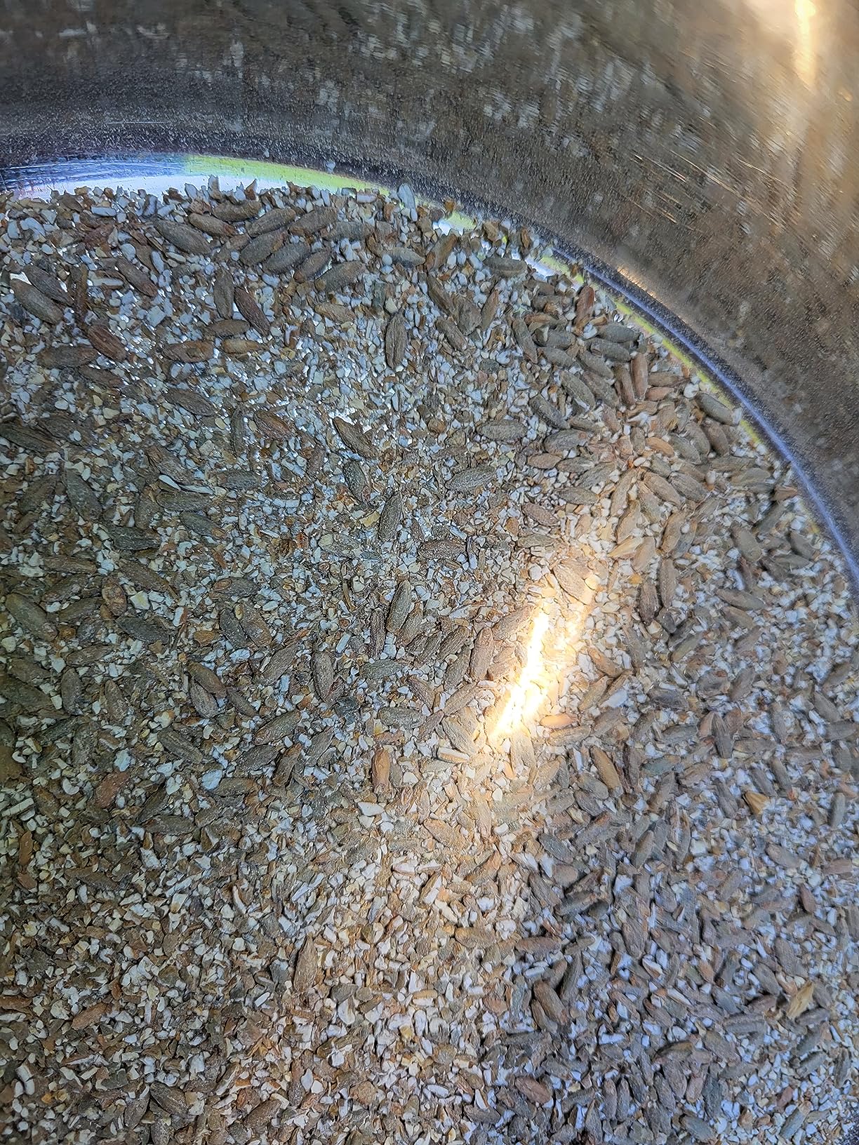 Grain Mill Brewing for Grain Malt Barley, Malt Mill for Homebrew Beer, Grain Crusher Grinder with 7.7LB Hopper 2 Stainless Steel Bearing Rollers and Steel Metal Base, Fit Electric Drill customer photo 1