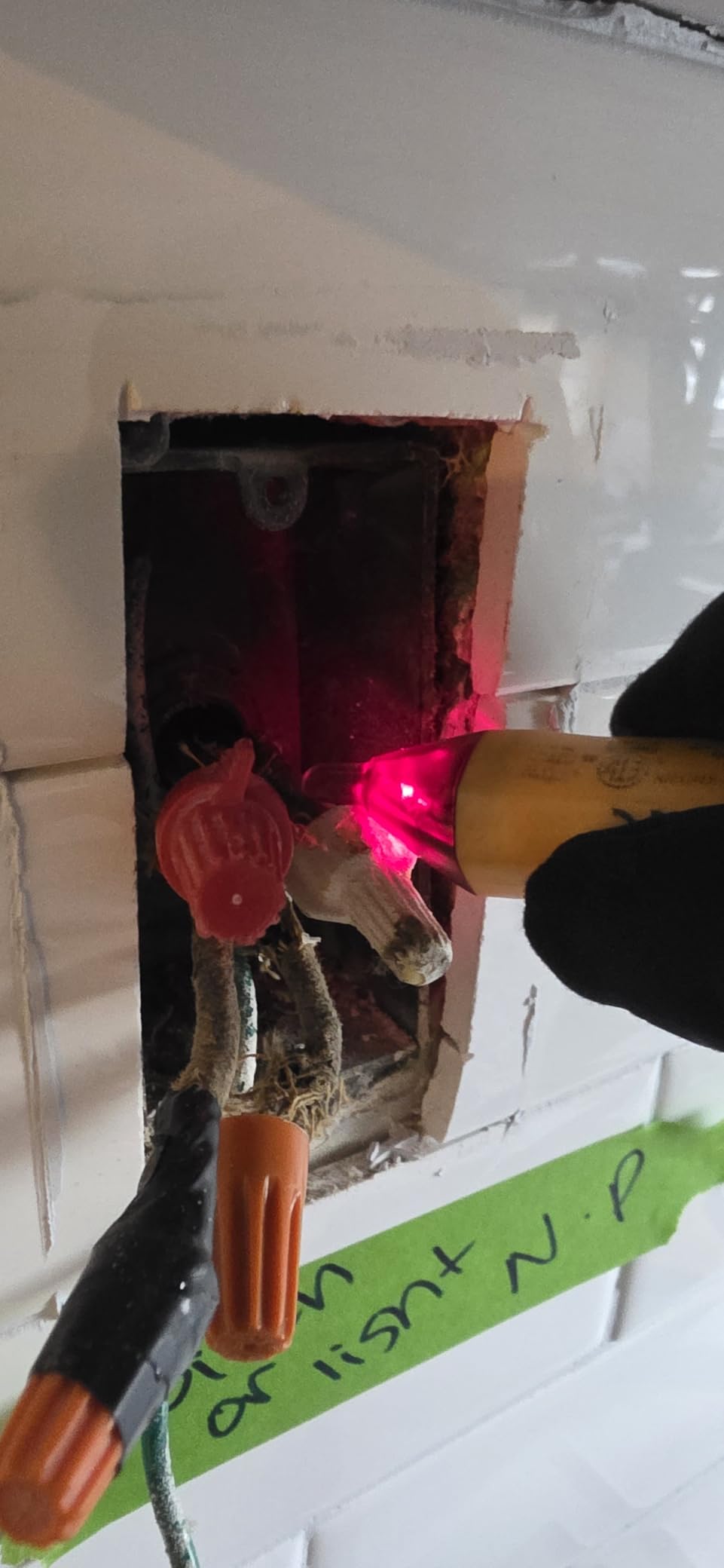 Klein Tools NCVT1P Voltage Tester, Non-Contact Low Voltage Tester Pen, 50V to 1000V AC, Audible and Flashing LED Alarms, Pocket Clip customer photo 2