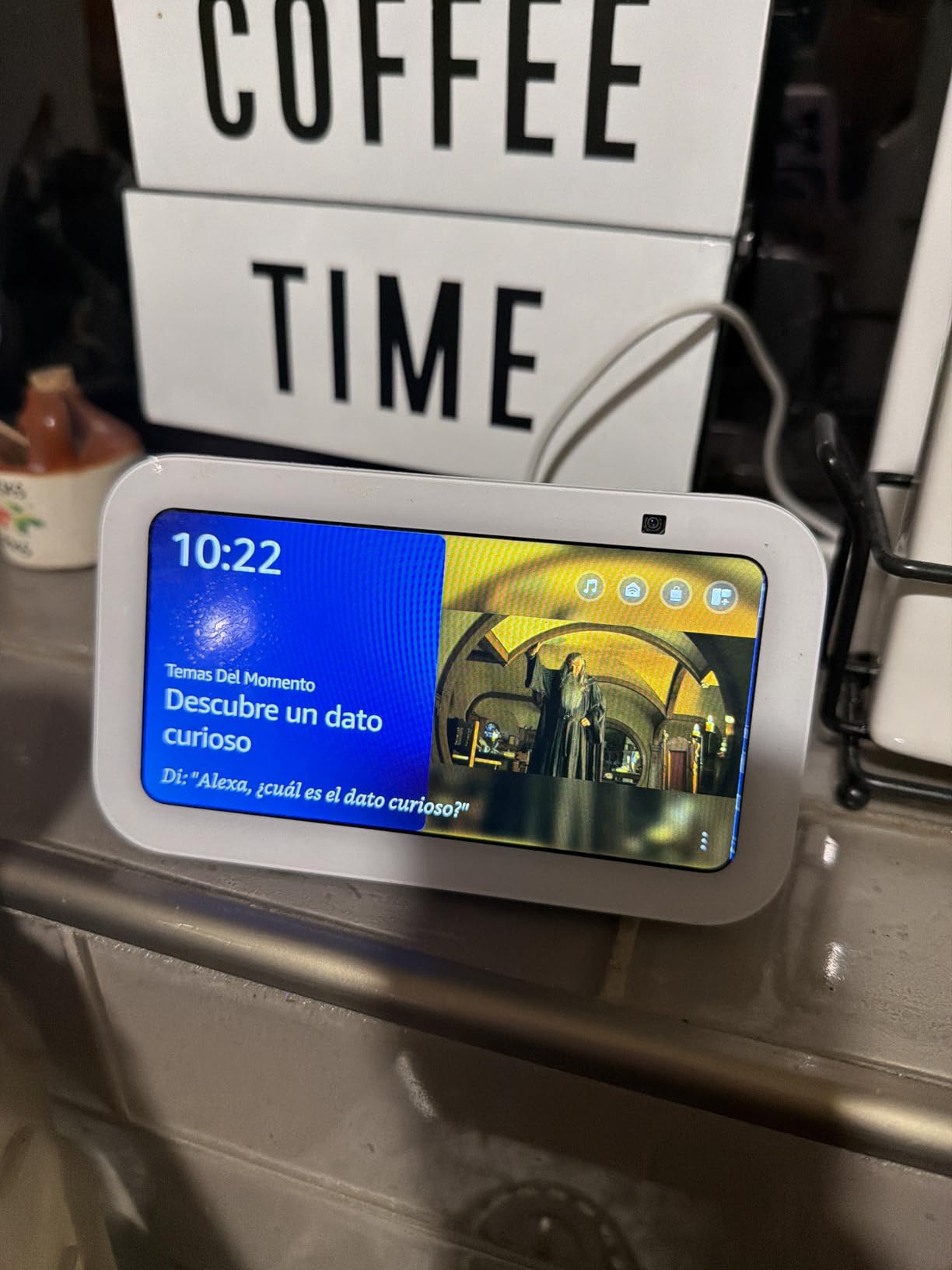 Echo Show 5 (newest model), Smart display, Designed for Alexa+, 2x the bass and clearer sound, Charcoal customer photo 1