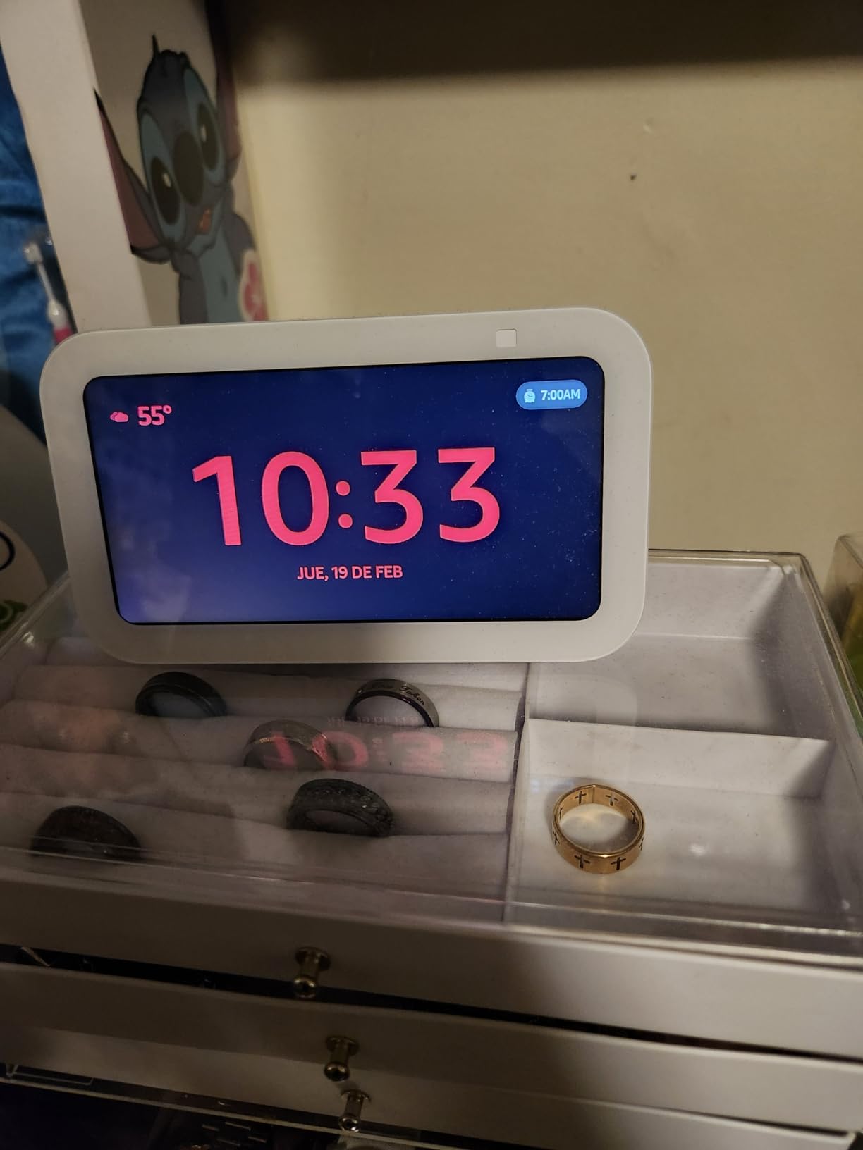 Echo Show 5 (newest model), Smart display, Designed for Alexa+, 2x the bass and clearer sound, Charcoal customer photo 2